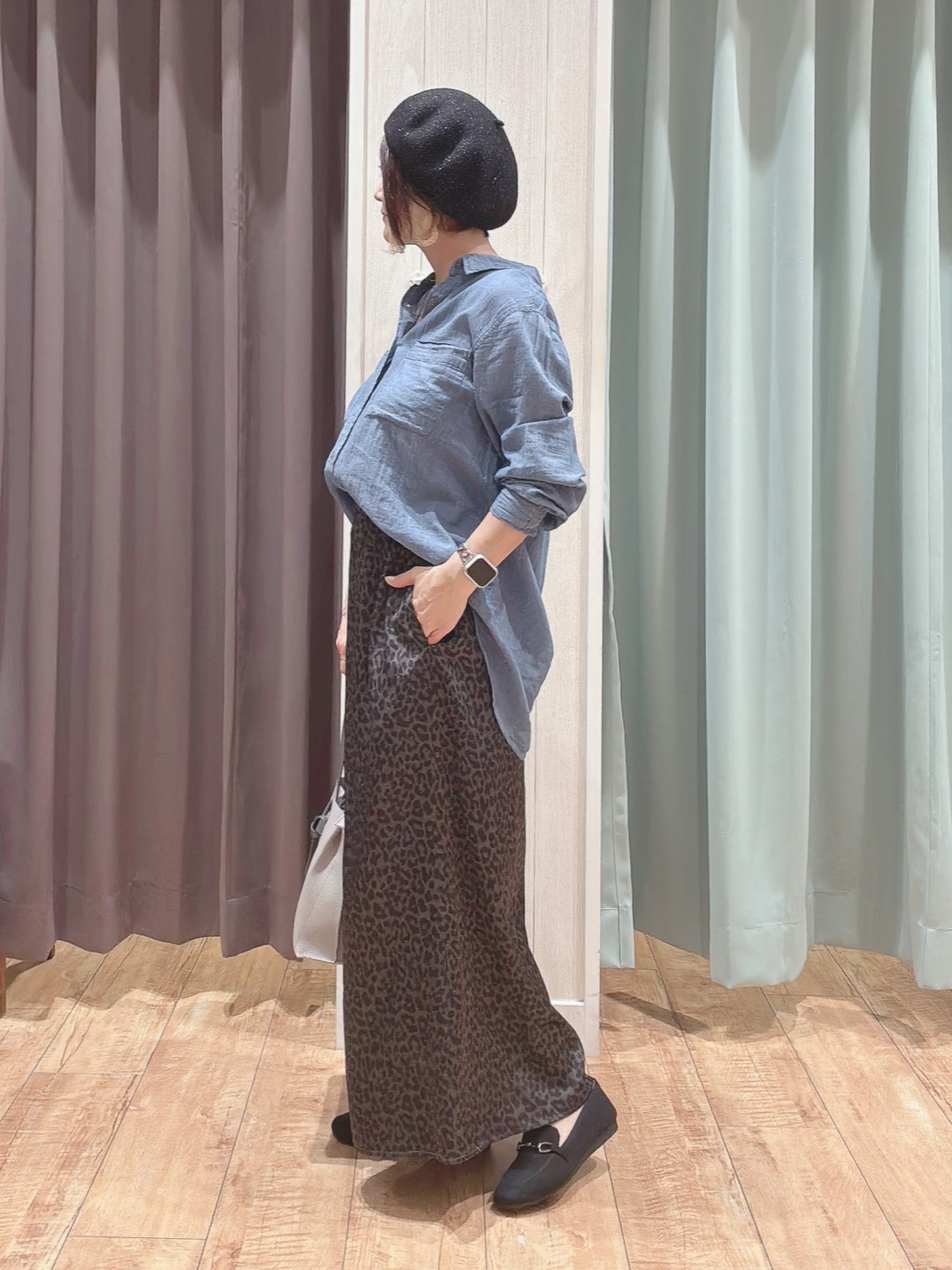aaamiさんの「SHOO･LA･RUE｜【綿100%/UV/S-LL/体型カバー】ヒップが隠せる 柔らかシアーデニムシャツ」を使ったコーディネート