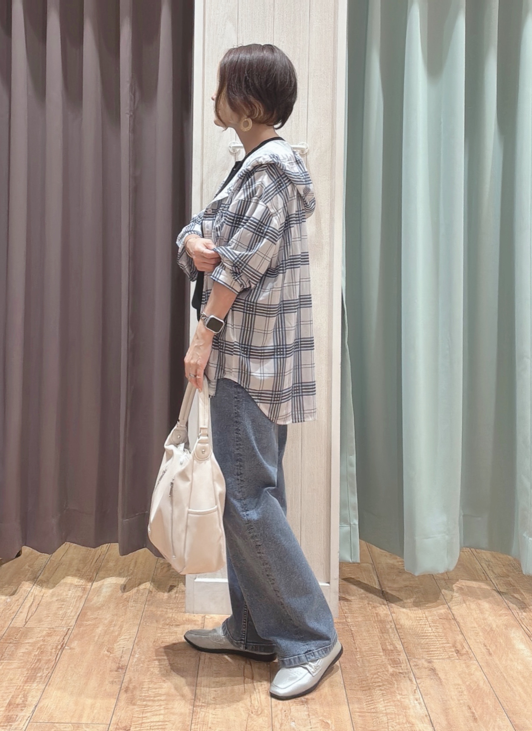 aaamiさんの「SHOO･LA･RUE｜【洗濯機可/体型カバー】程よい透け感の ゆるシア―シャツパーカ」を使ったコーディネート