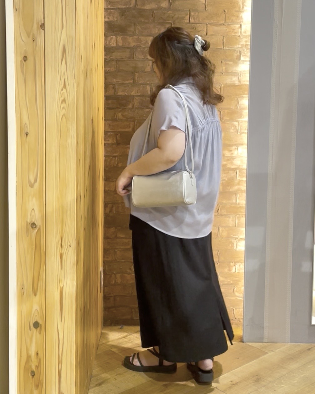 Risaさんの「SHOO･LA･RUE｜【ひんやり/UV】ほんのりシアーで上品な バックギャザーブラウス」を使ったコーディネート