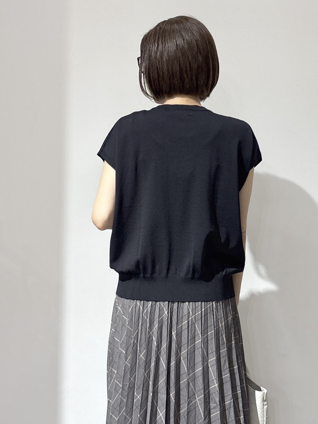 NAKAさんの「OPAQUE.CLIP｜【接触冷感／UV】フリルフレンチスリーブニット《洗濯機OK》」を使ったコーディネート