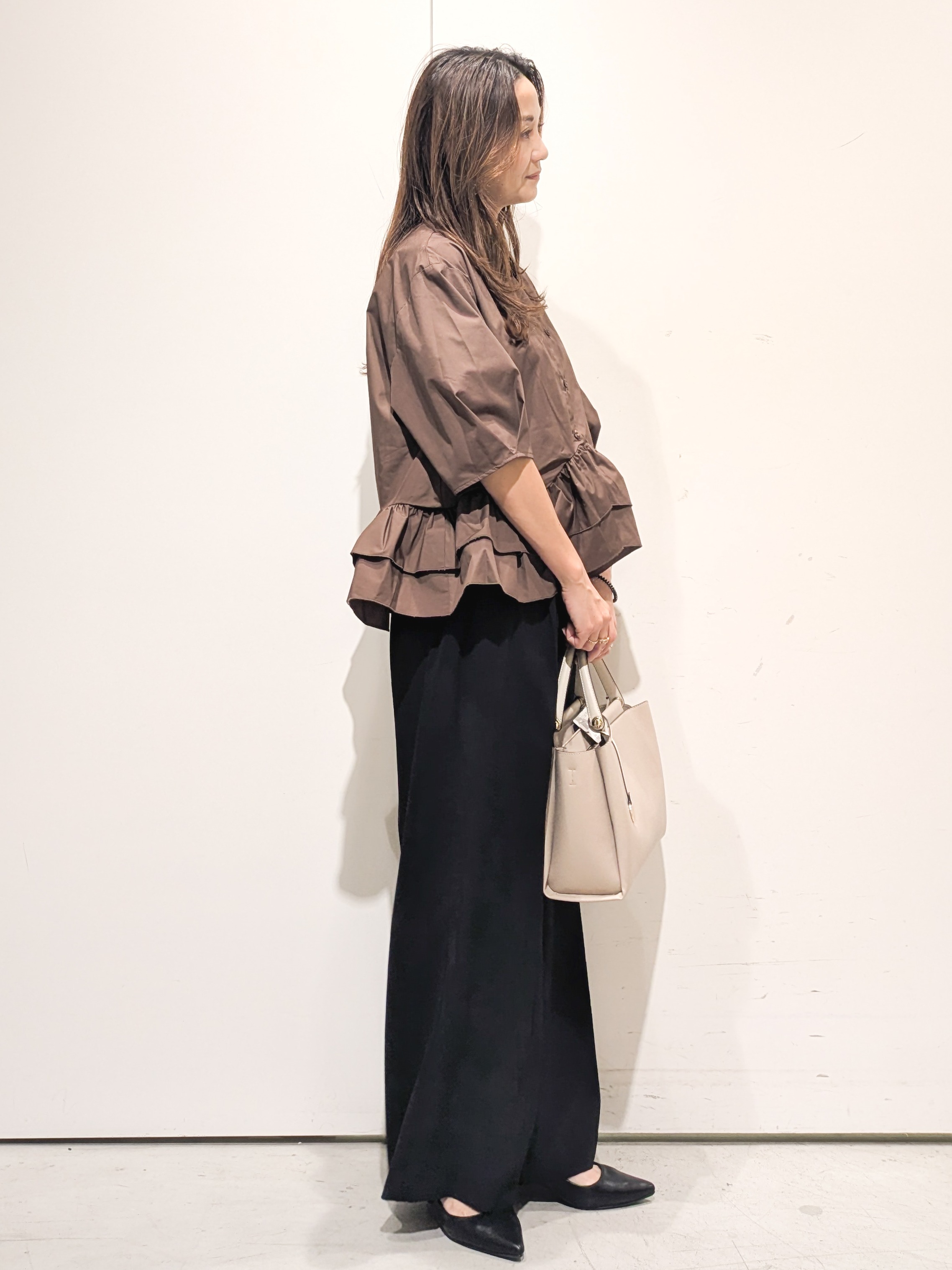 machiさんの「OPAQUE.CLIP｜裾ラッフルデザインブラウス【洗濯機OK】」を使ったコーディネート
