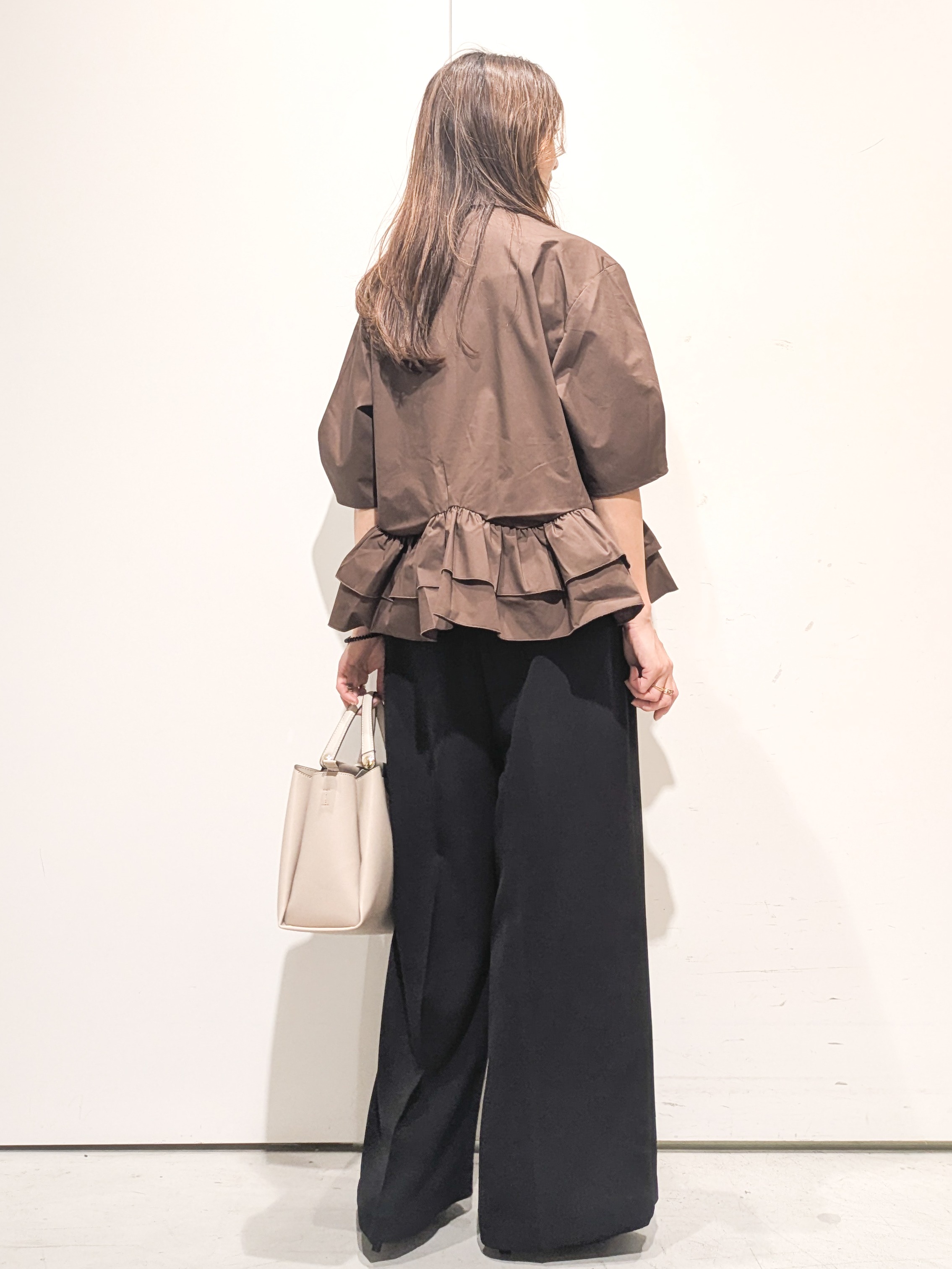 machiさんの「OPAQUE.CLIP｜裾ラッフルデザインブラウス【洗濯機OK】」を使ったコーディネート