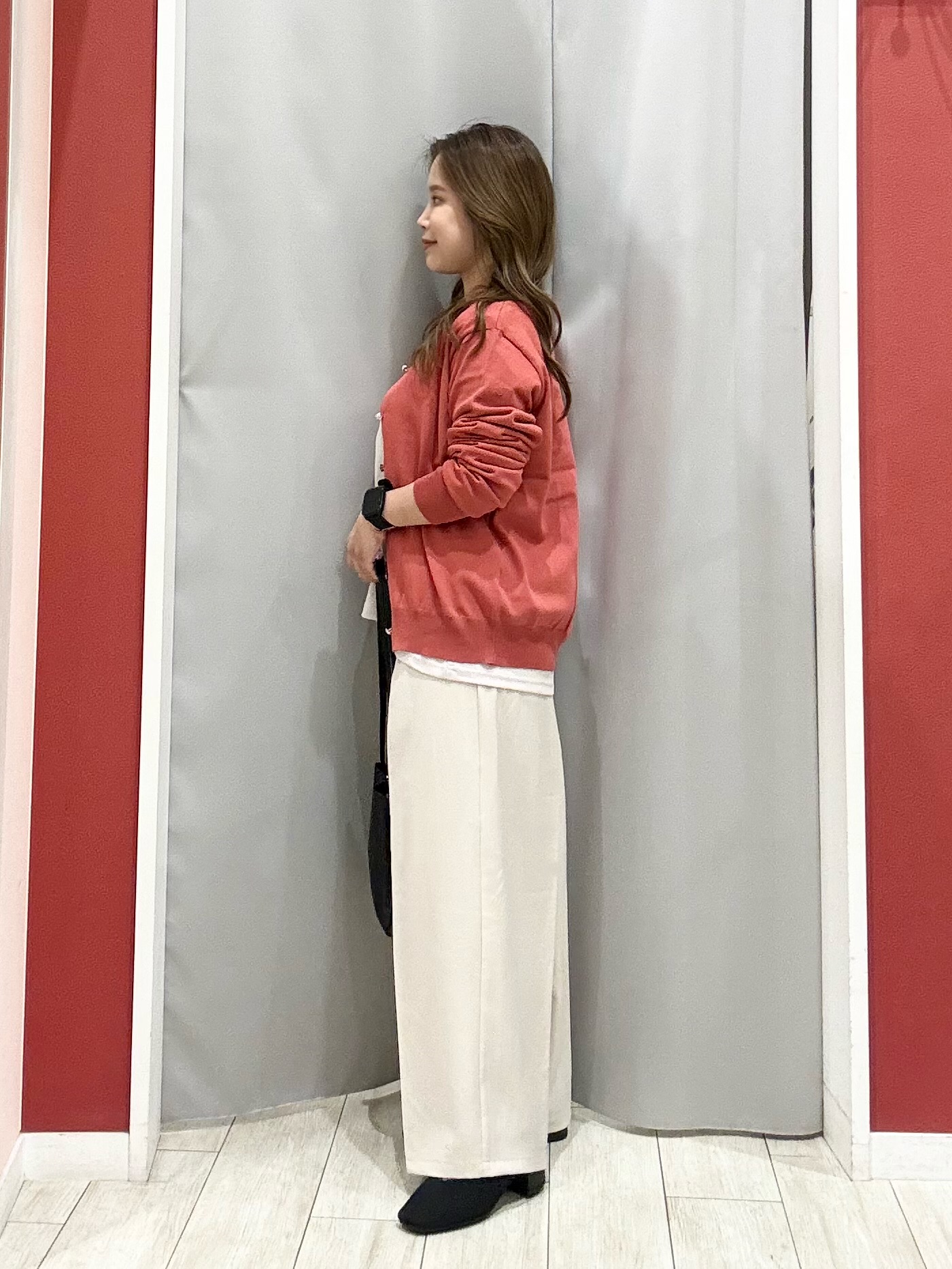 shioさんの「SHOO･LA･RUE｜【洗濯機可/S-LL】マルチボタンが品よく映えるカーディガン」を使ったコーディネート