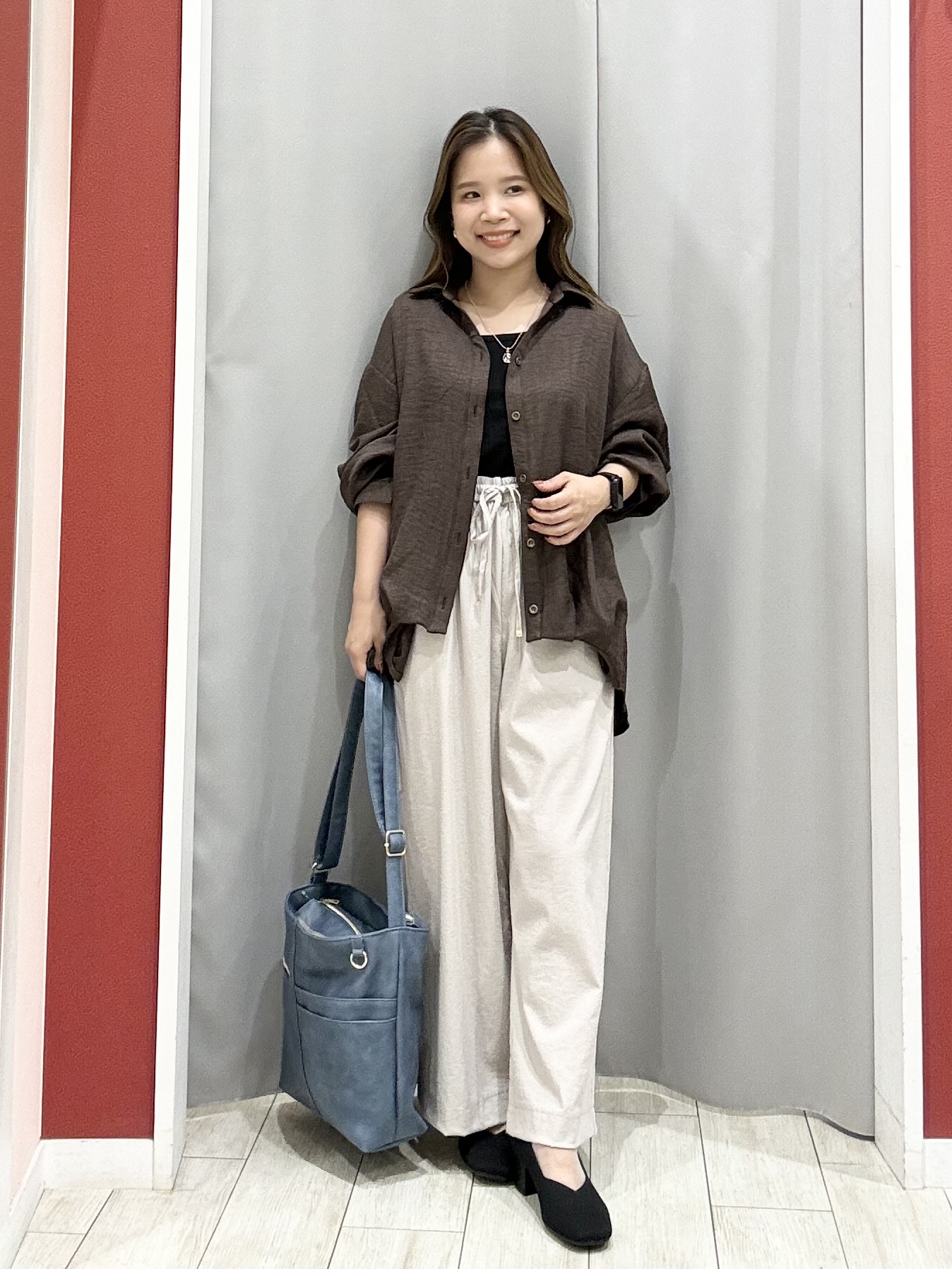 shioさんの「SHOO･LA･RUE｜【洗濯後しわになりにくい/インしてる風】1枚で着映える裾タックシャツ」を使ったコーディネート