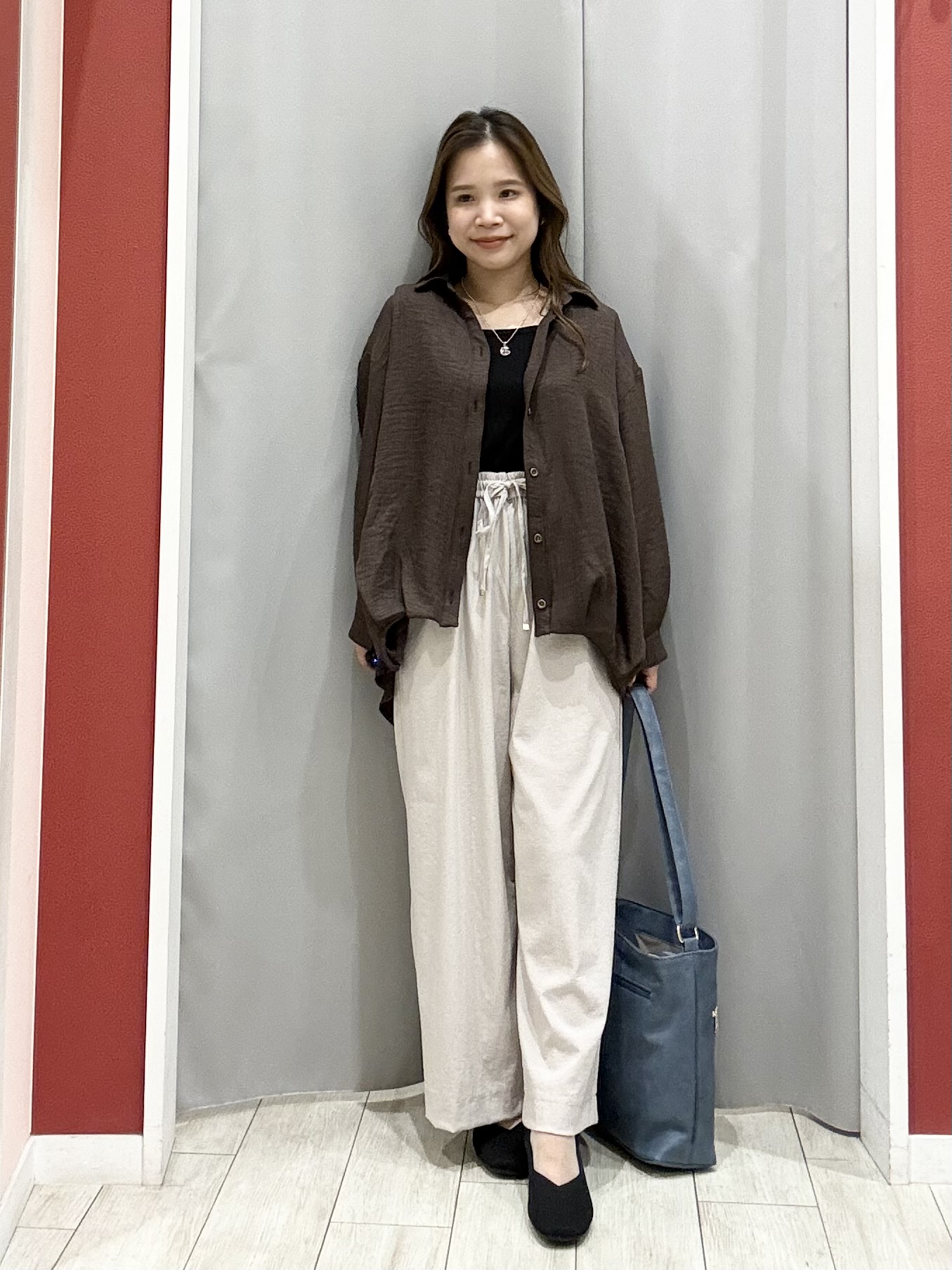 shioさんの「SHOO･LA･RUE｜【洗濯後しわになりにくい/インしてる風】1枚で着映える裾タックシャツ」を使ったコーディネート