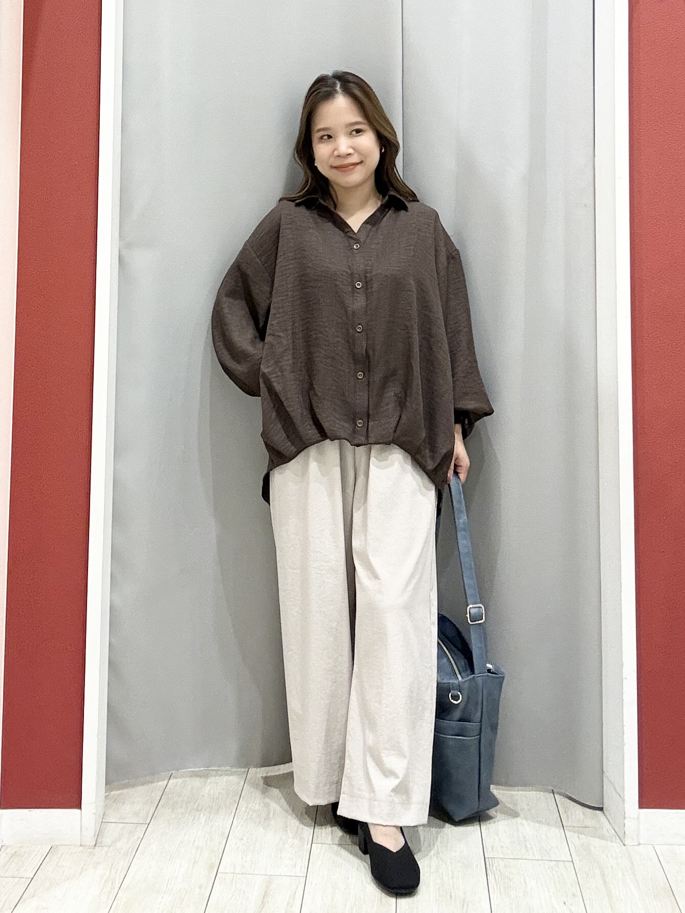 shioさんの「SHOO･LA･RUE｜【洗濯後しわになりにくい/インしてる風】1枚で着映える裾タックシャツ」を使ったコーディネート
