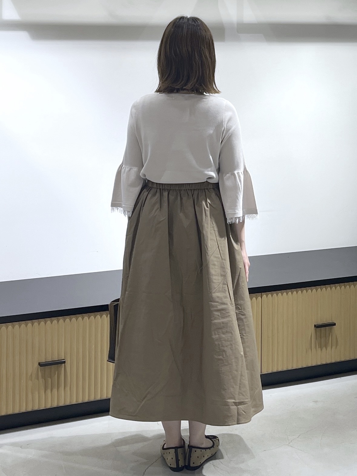 mikiさんの「OPAQUE.CLIP｜【UVケア／遮熱性】フレアスリーブニット／袖口レースアソート《洗濯機OK》」を使ったコーディネート