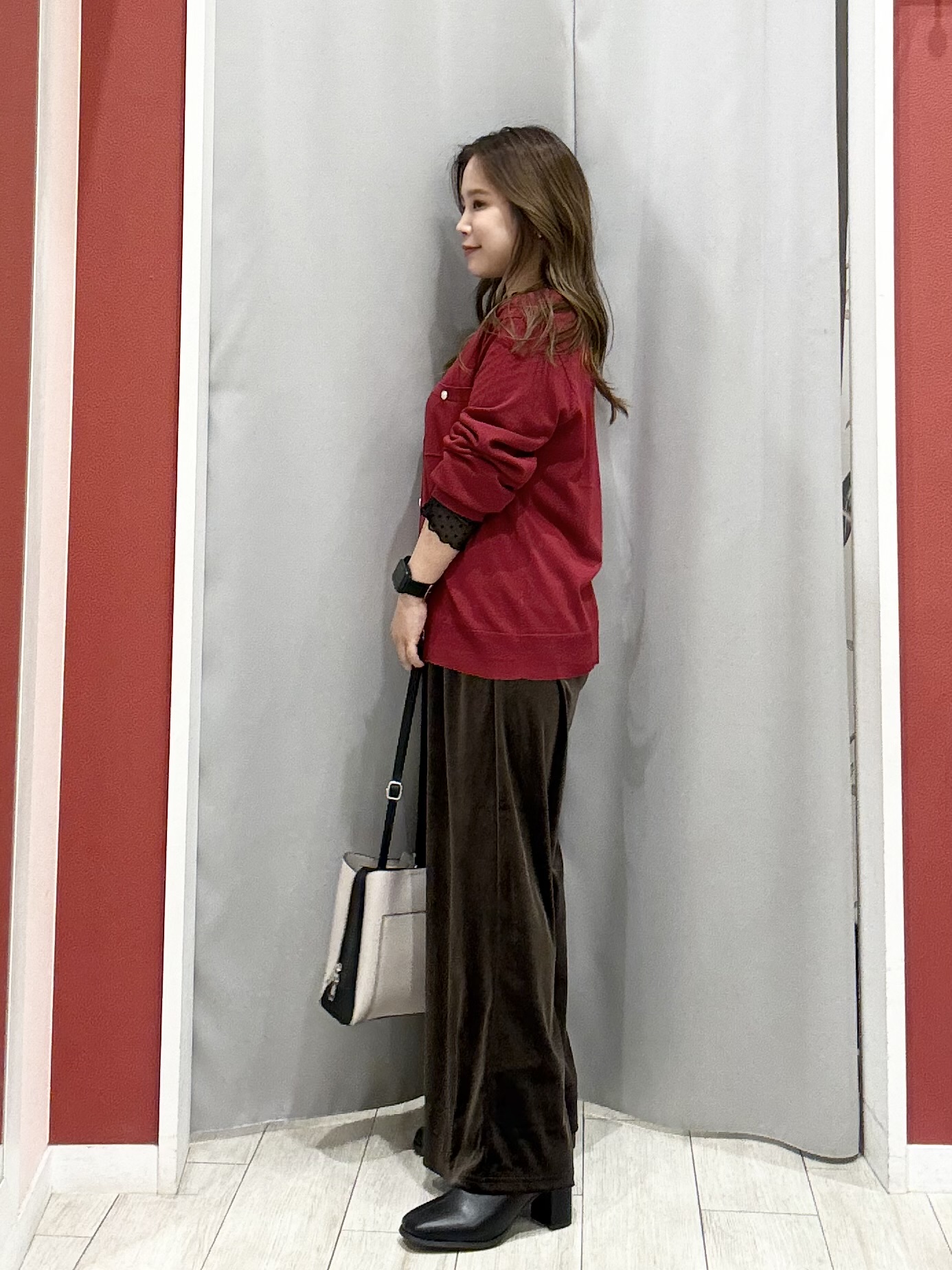 shioさんの「SHOO･LA･RUE｜【洗濯機可/S-LL】金ボタンが上品に。さらさらタッチカーディガン」を使ったコーディネート
