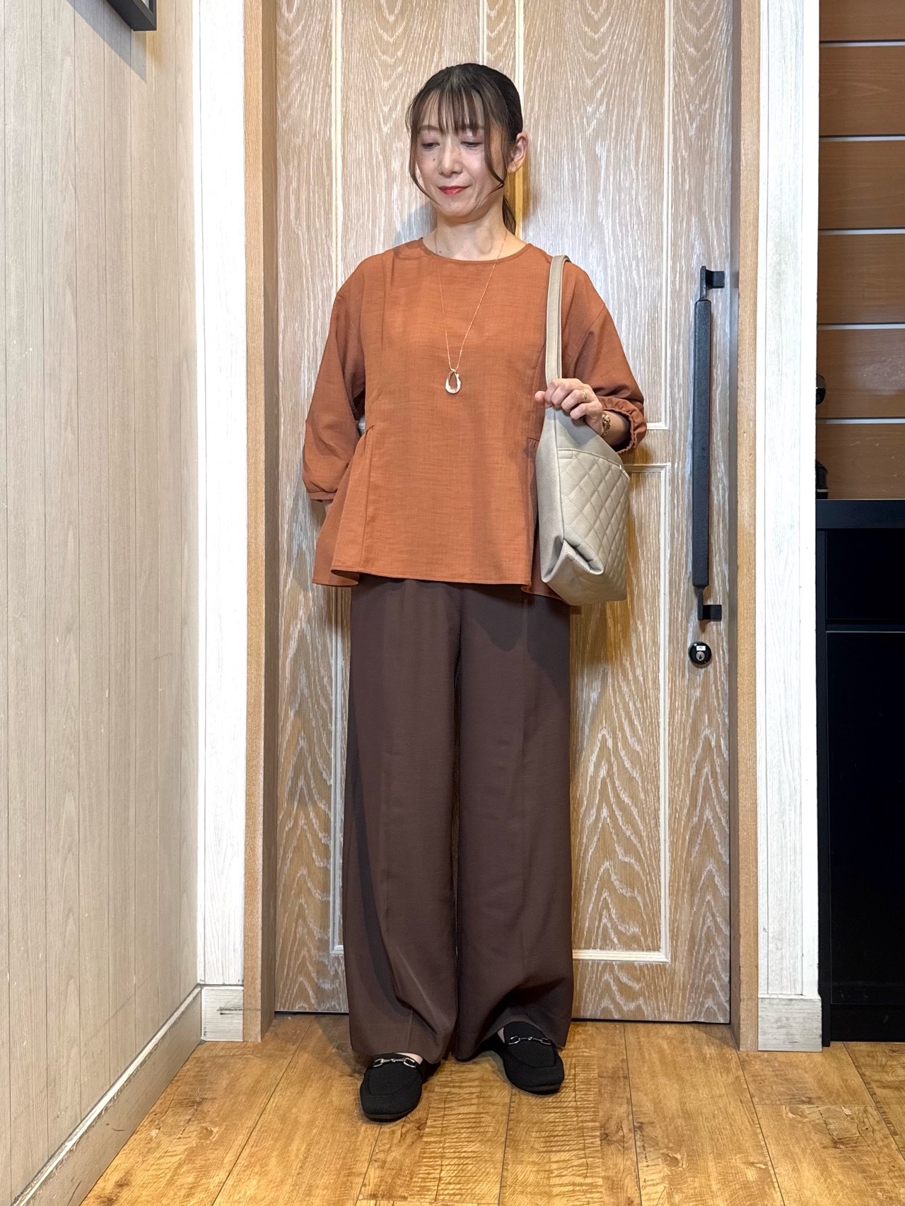 KAORIさんの「SHOO･LA･RUE｜【S-LL/洗濯機可/体型カバー】サイドギャザーで後ろも魅せる 7分袖ペプラムブラウス」を使ったコーディネート