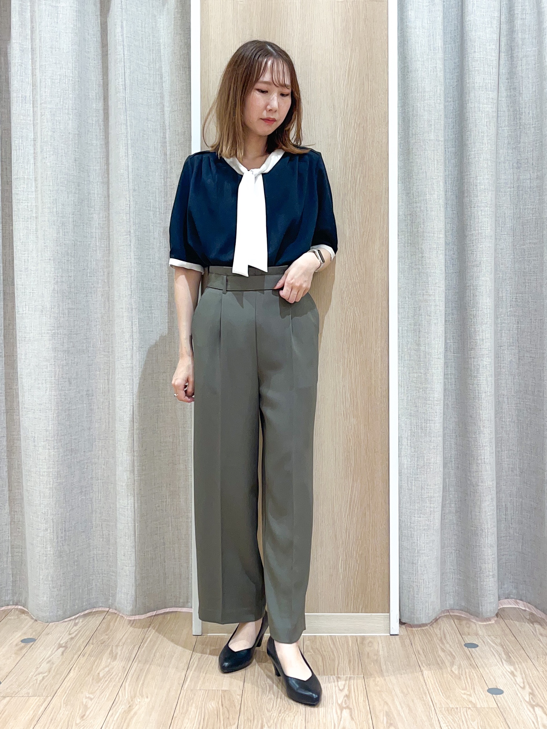 みーちゃんさんの「grove｜【洗濯機OK/シワになりにくい】1枚で華やぐ配色ボウタイブラウス」を使ったコーディネート