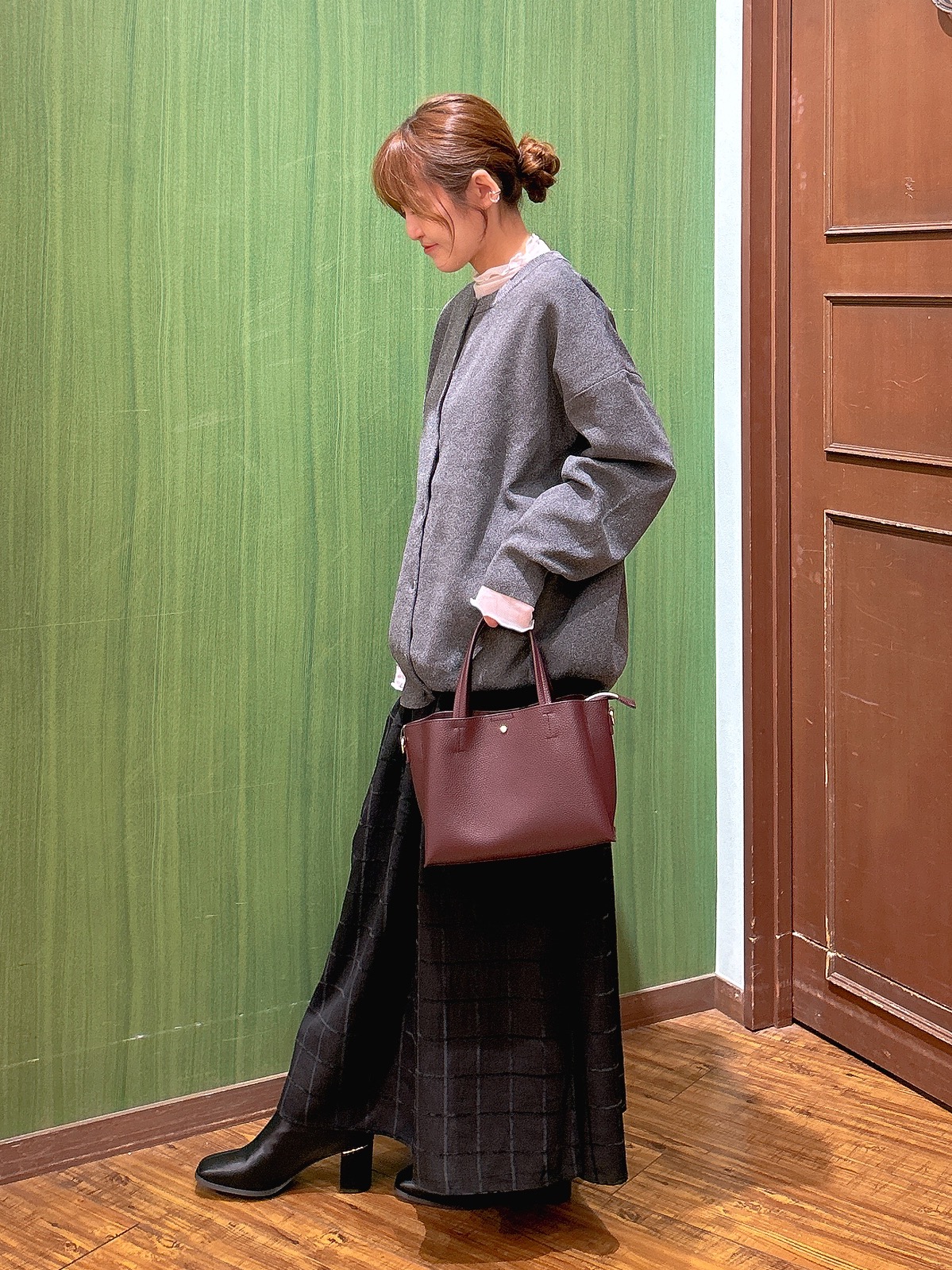 かおりさんの「SHOO･LA･RUE｜【セットアップ可/洗濯機可】軽やかに羽織れる スポンディッシュ ニットカーディガン」を使ったコーディネート