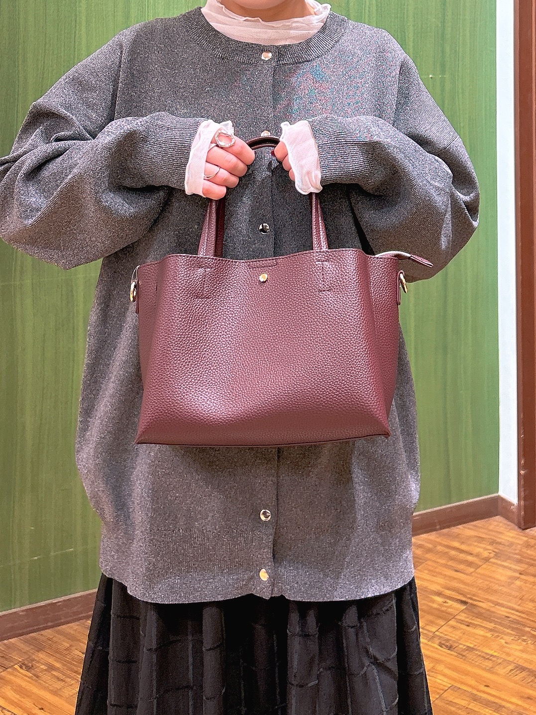 かおりさんの「SHOO･LA･RUE｜【セットアップ可/洗濯機可】軽やかに羽織れる スポンディッシュ ニットカーディガン」を使ったコーディネート