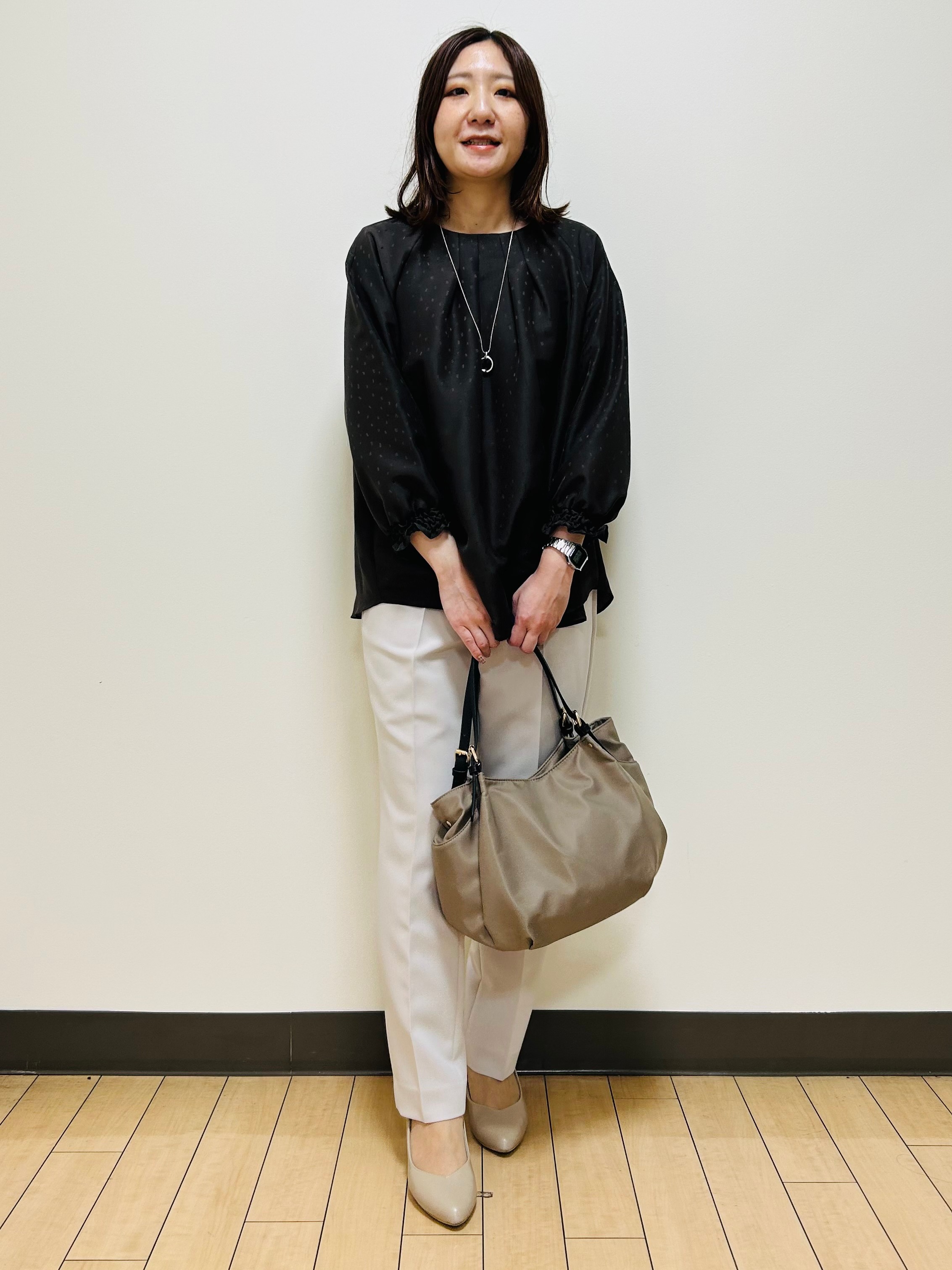 miiiさんの「Reflect｜タックデザイン ラグランスリーブブラウス」を使ったコーディネート