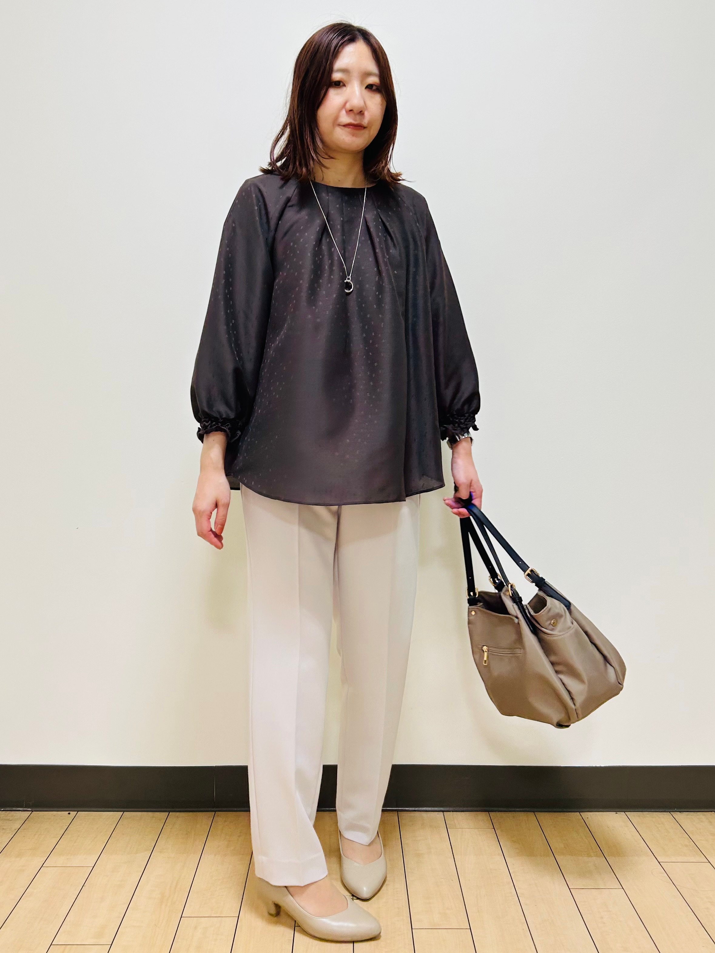 miiiさんの「Reflect｜タックデザイン ラグランスリーブブラウス」を使ったコーディネート