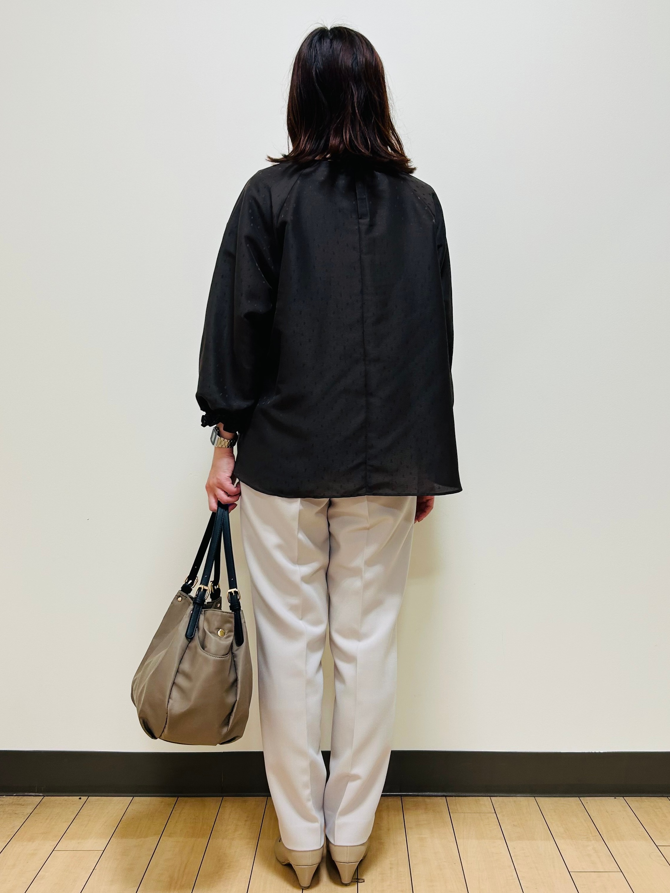 miiiさんの「Reflect｜タックデザイン ラグランスリーブブラウス」を使ったコーディネート