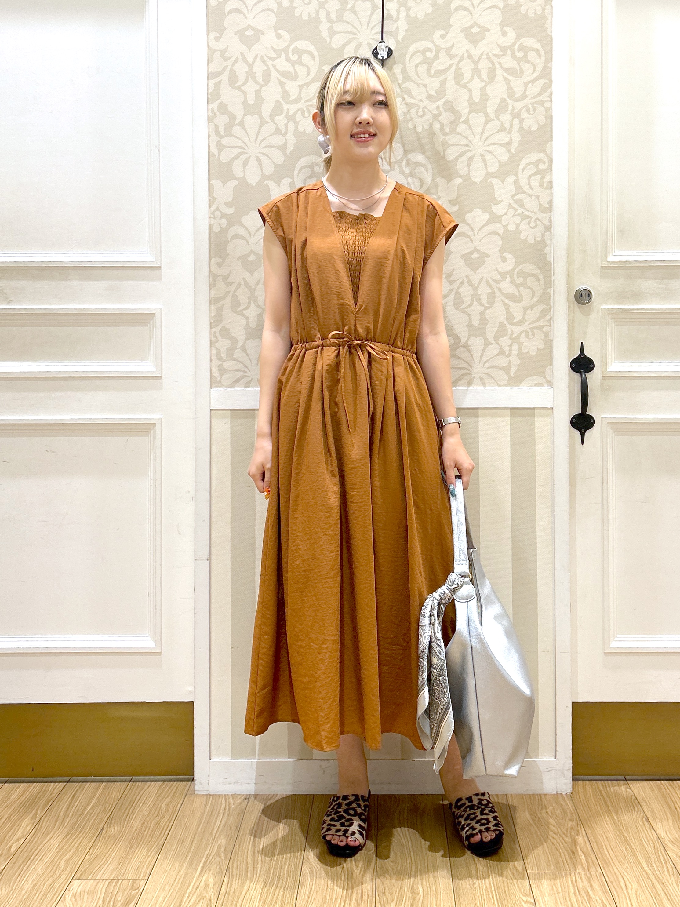 望 愛さんの「grove｜高評価！【洗える／名品】大人の透け感、シアーカーディガン」を使ったコーディネート