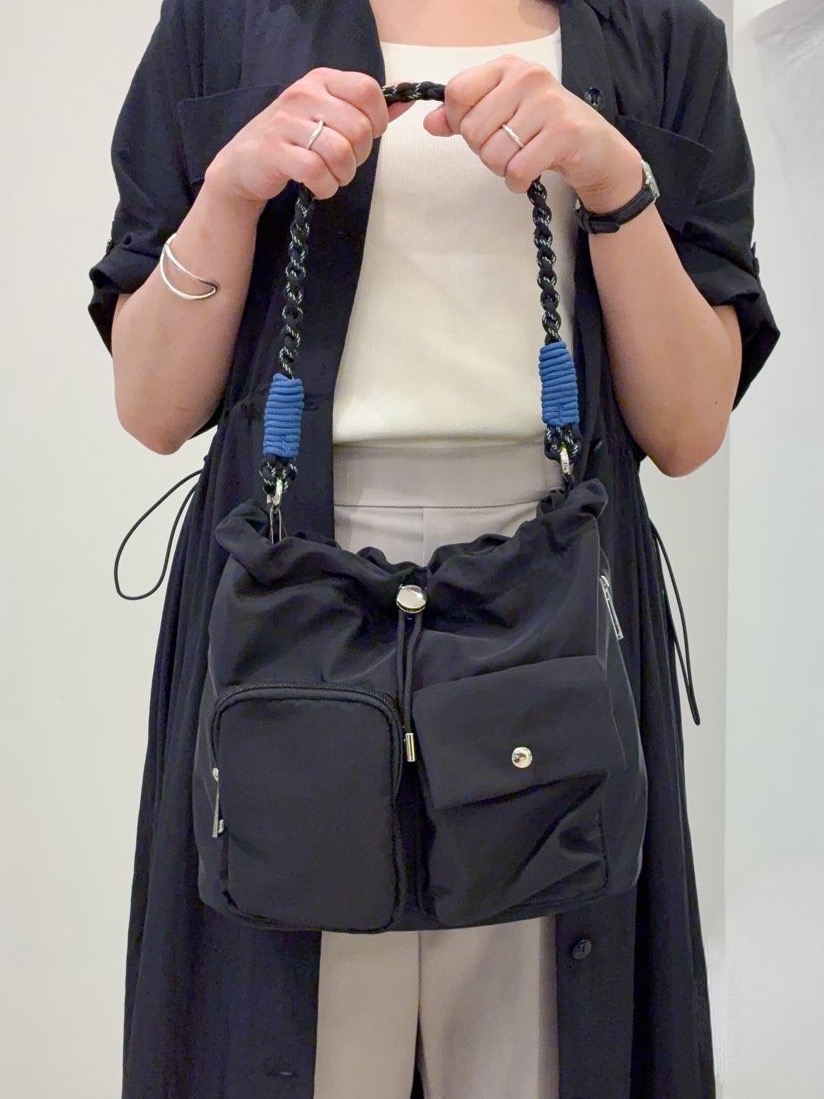 kanakoさんの「grove｜1枚でも羽織でも◎ ウエストドロストシャツワンピース」を使ったコーディネート