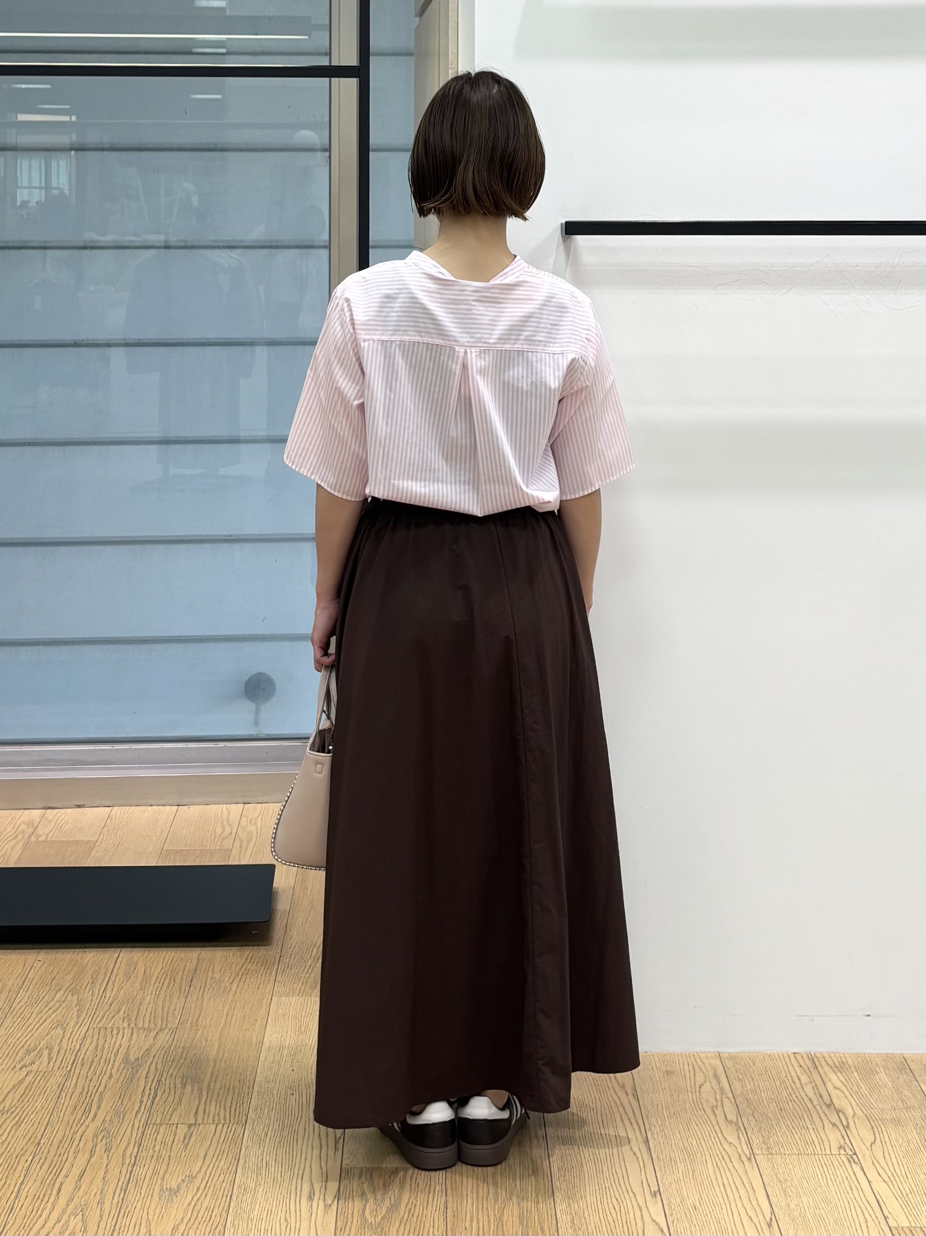 asamiさんの「INDIVI｜【撥水／裏地なし軽量】ギャザーボリュームスカート」を使ったコーディネート
