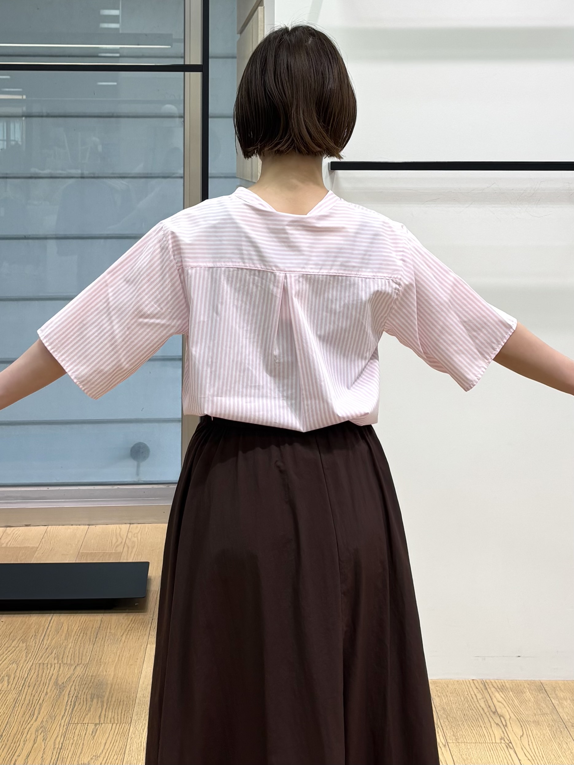 asamiさんの「INDIVI｜【撥水／裏地なし軽量】ギャザーボリュームスカート」を使ったコーディネート