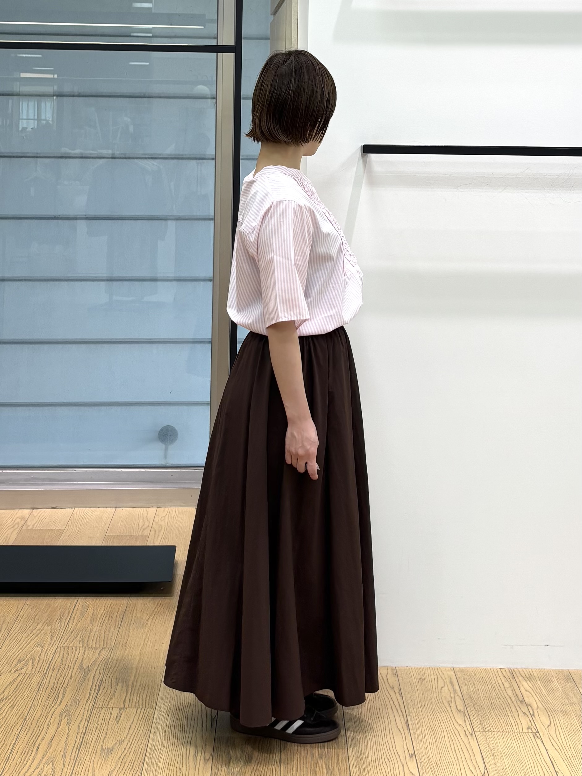 asamiさんの「INDIVI｜【撥水／裏地なし軽量】ギャザーボリュームスカート」を使ったコーディネート