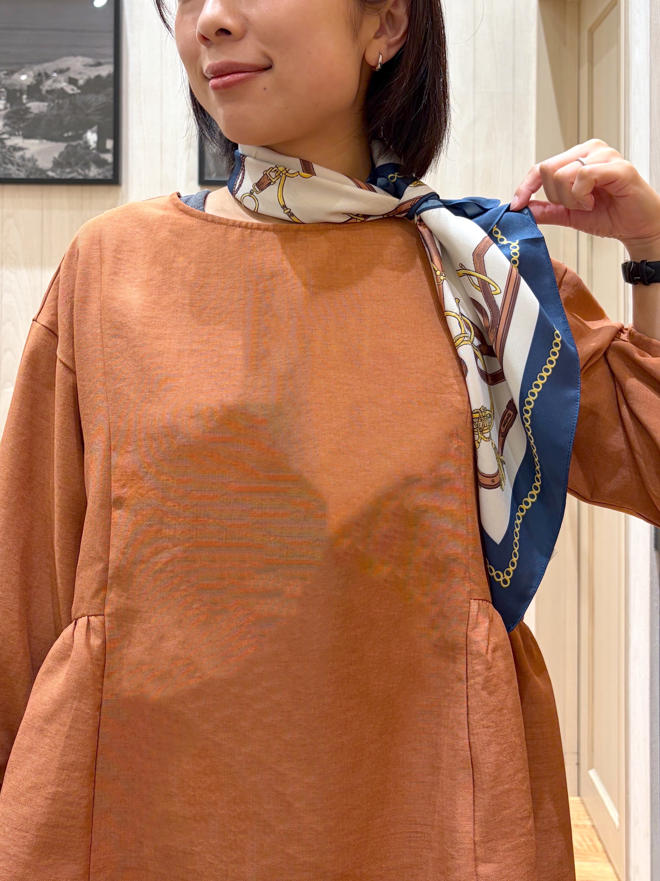 shirayuuuさんの「SHOO･LA･RUE｜【S-LL/洗濯機可/体型カバー】サイドギャザーで後ろも魅せる 7分袖ペプラムブラウス」を使ったコーディネート