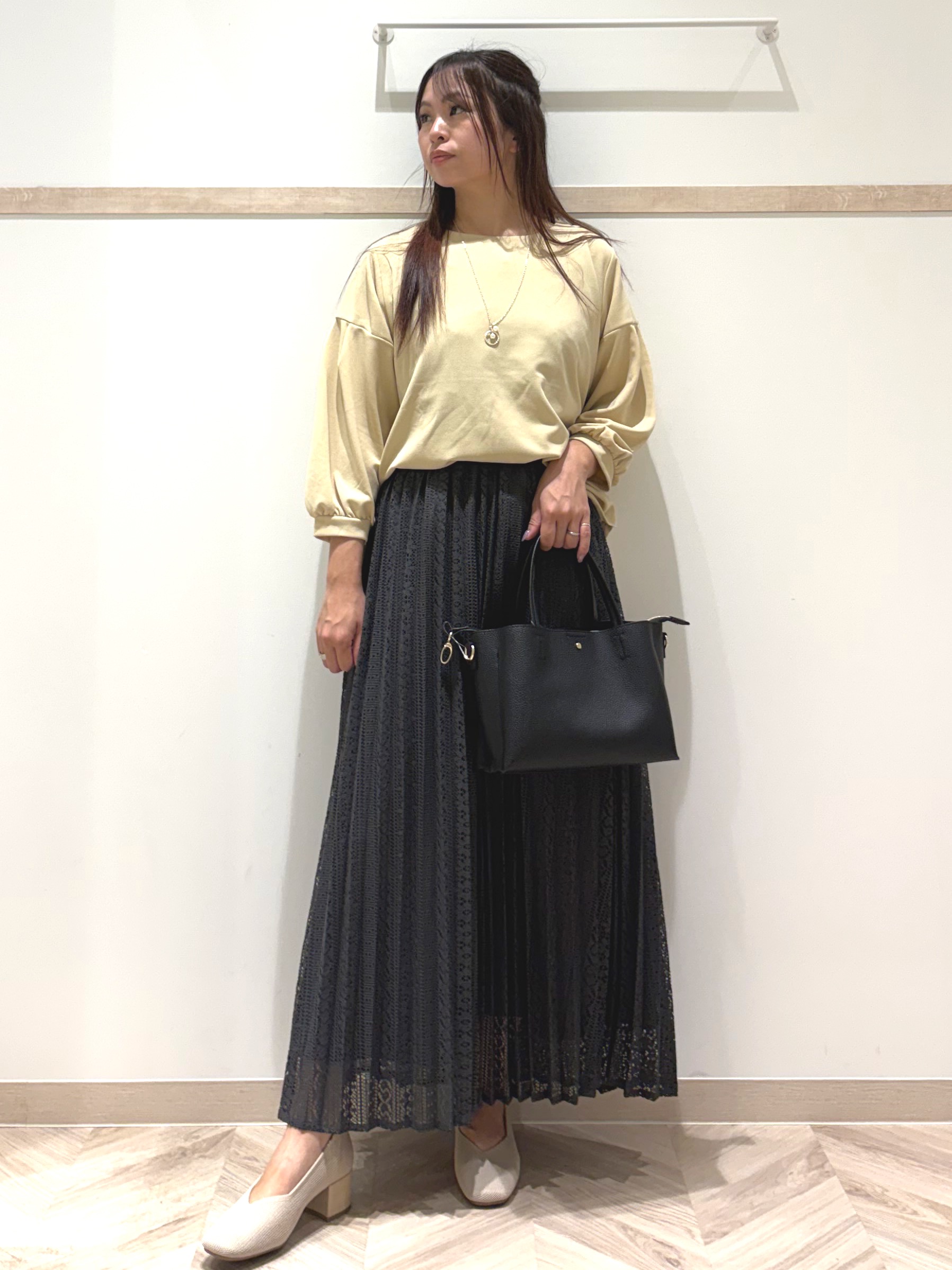 nanaさんの「SHOO･LA･RUE｜【着丈選べる/2点セット/S-LL/洗濯機可】ネックレス付き 着心地さらり7分袖ブラウス」を使ったコーディネート