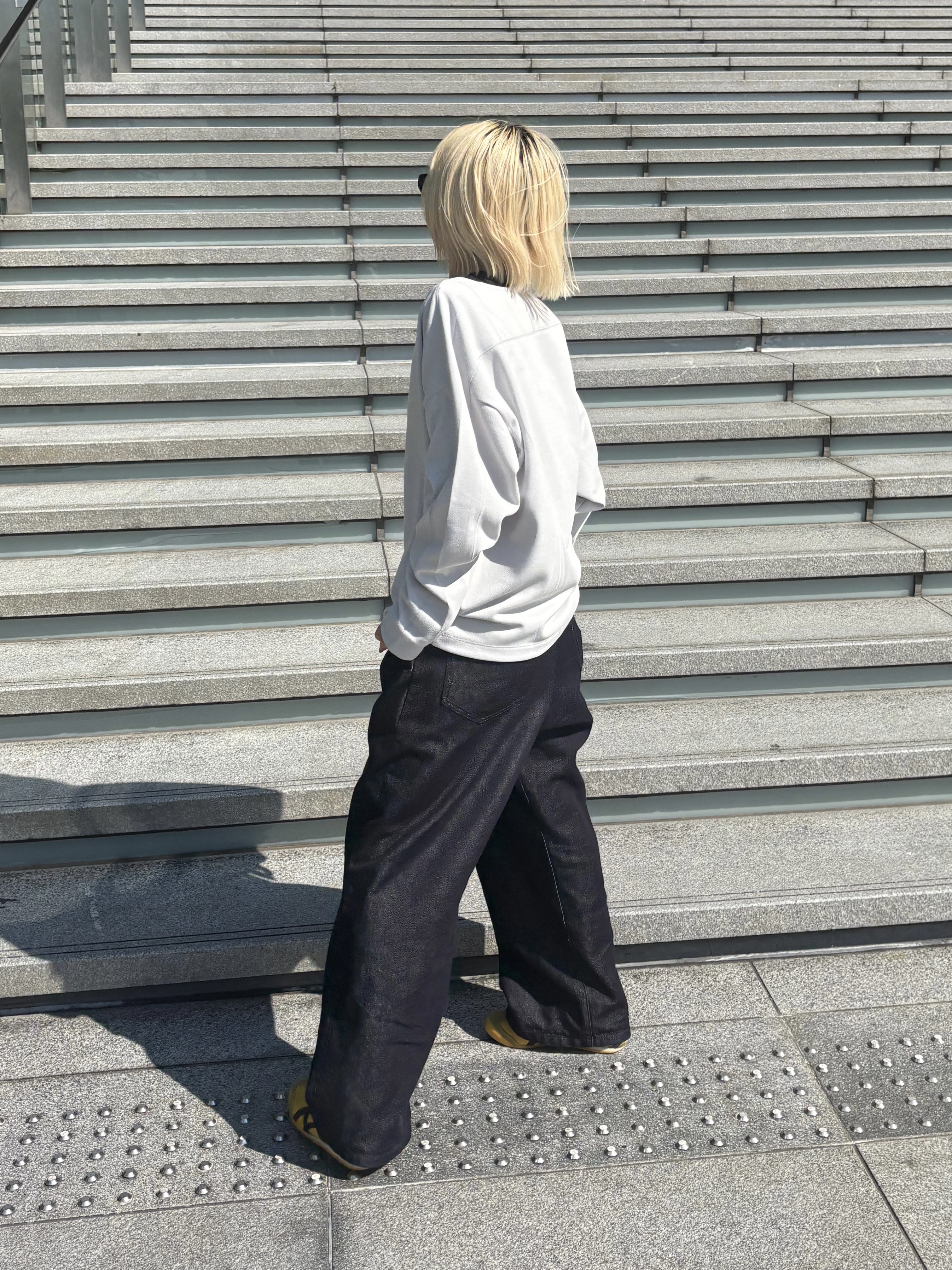 HAMAMIYUさんの「tk.TAKEO KIKUCHI｜【色褪せしにくいデニム】Comfy Fadeless Denim Seriesワイドストレートデニム」を使ったコーディネート