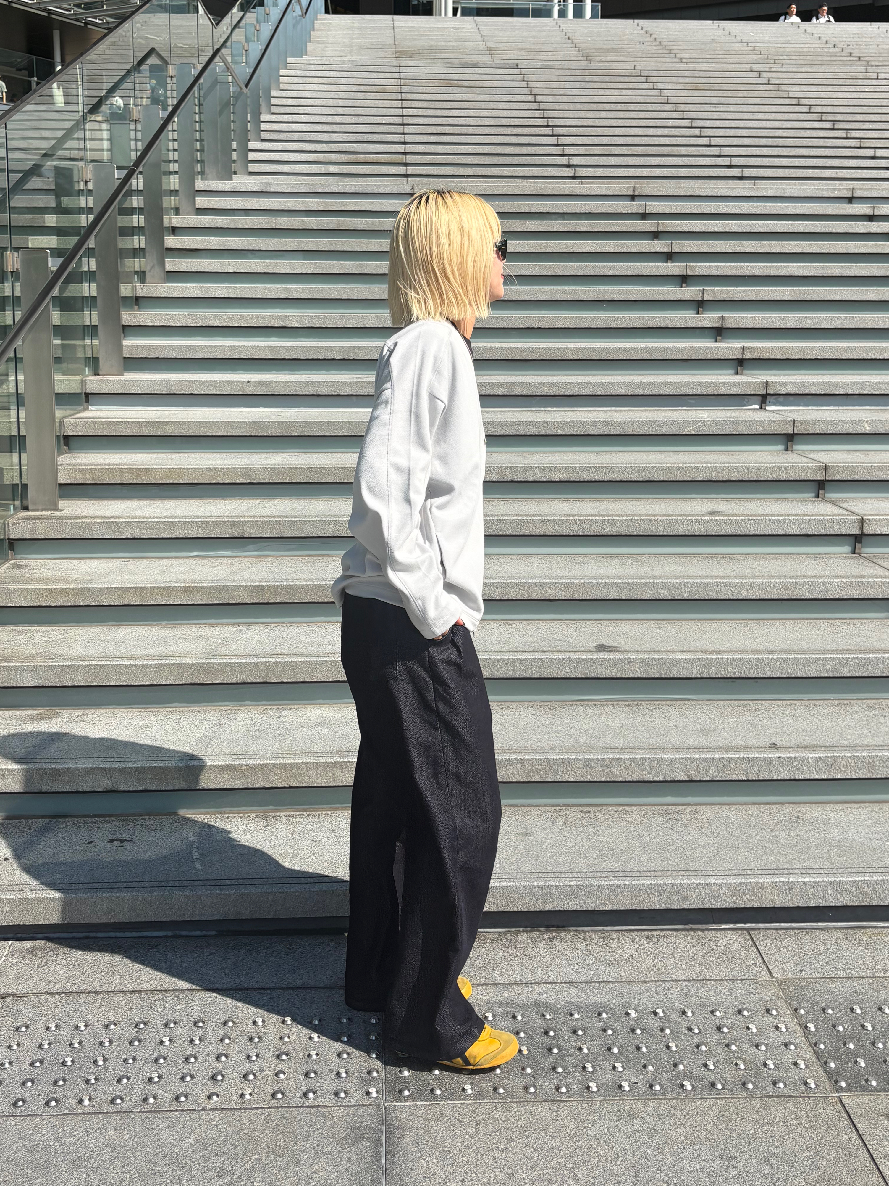 HAMAMIYUさんの「tk.TAKEO KIKUCHI｜【色褪せしにくいデニム】Comfy Fadeless Denim Seriesワイドストレートデニム」を使ったコーディネート