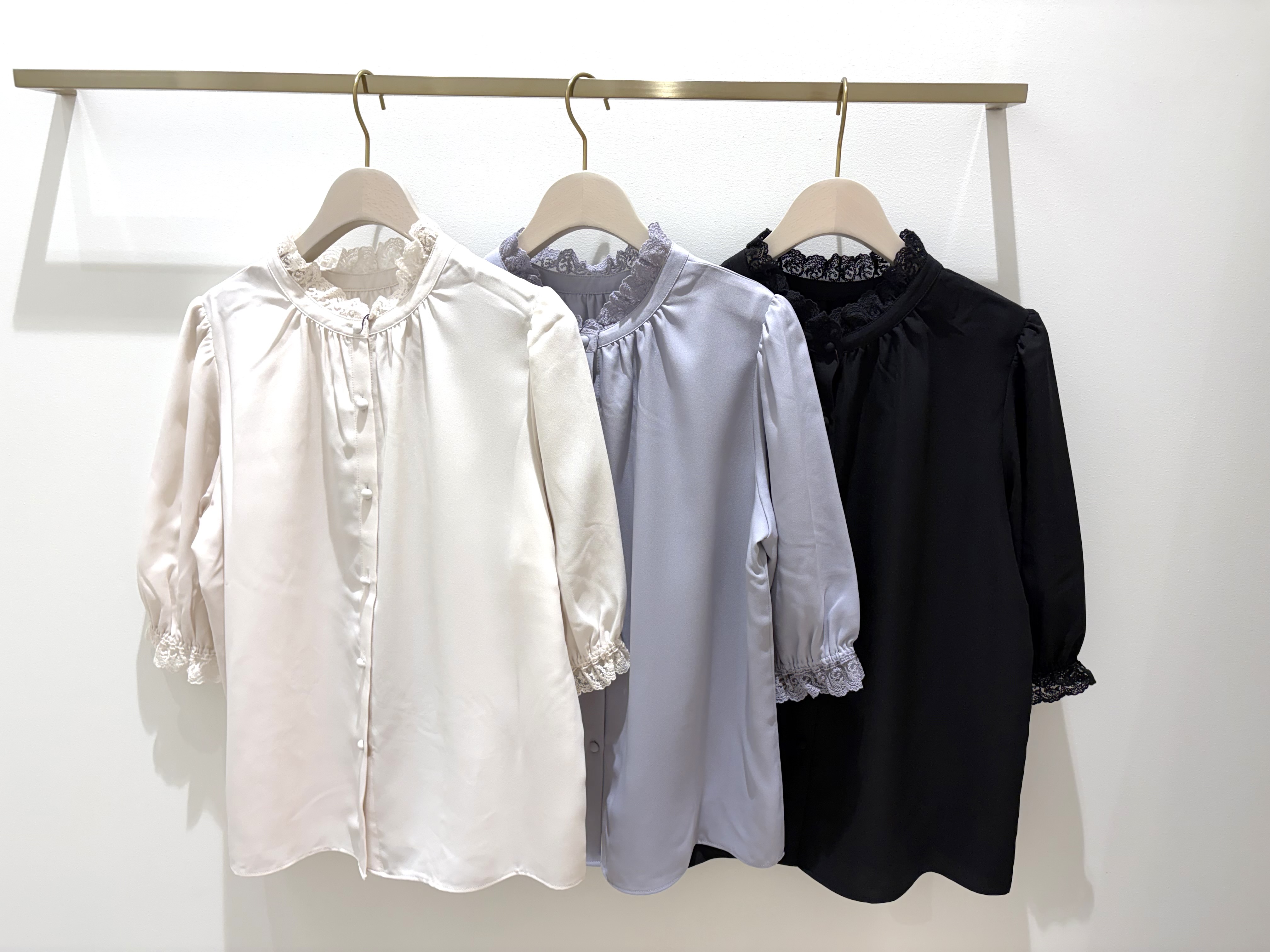 minamiさんの「grove｜【大人上品・前後2WAY】エンブロレース 5分袖ブラウス【洗濯機可】」を使ったコーディネート