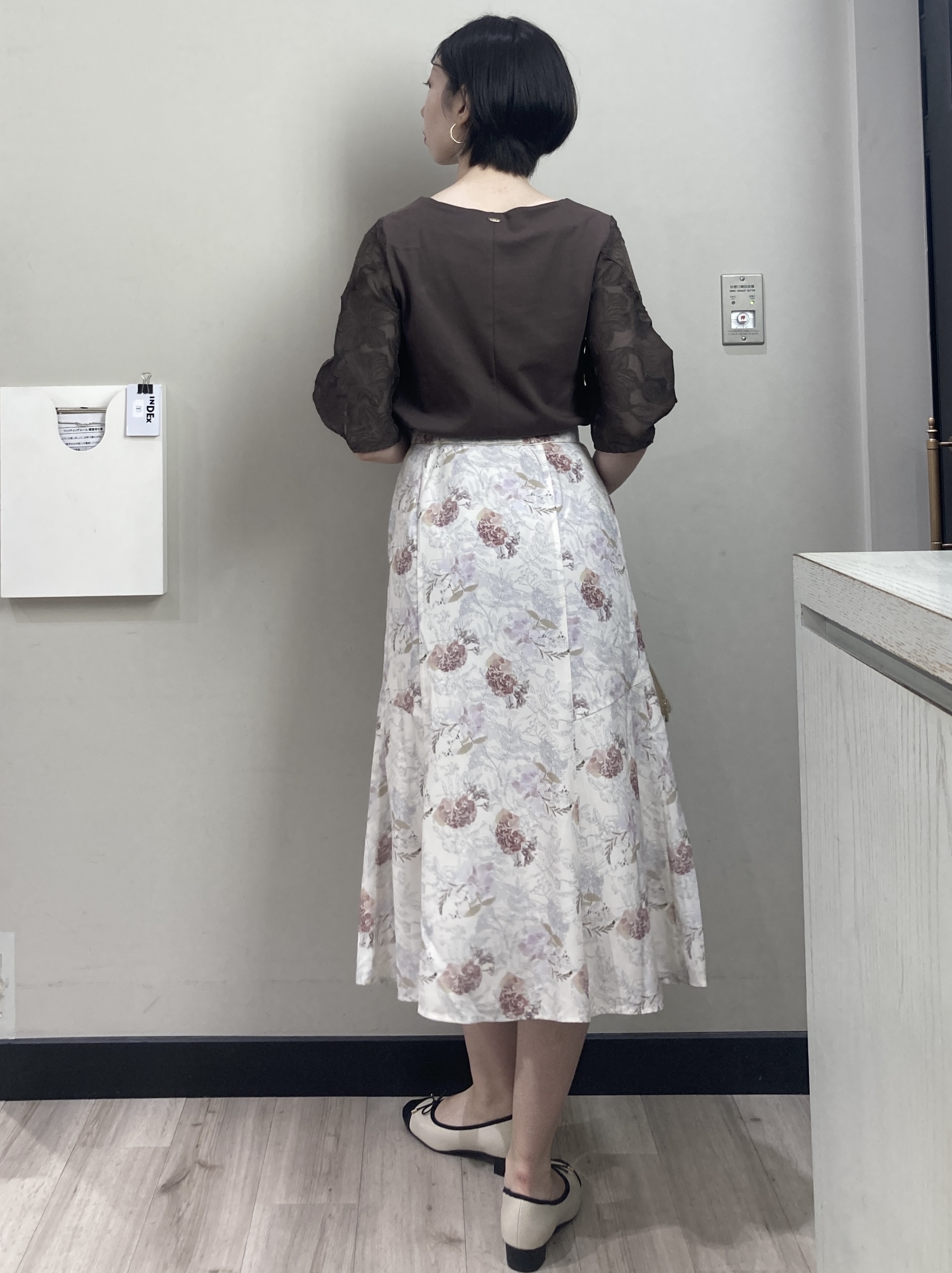 わかさんの「index｜【接触冷感／UVケア】花柄ジャカードスリーブトップス《洗濯機OK》」を使ったコーディネート