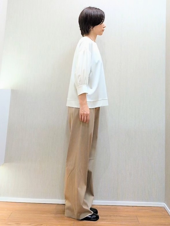 ミズタさんの「UNTITLED｜【楽にきれい見え/体型カバー】パフスリーブジャージトップス」を使ったコーディネート