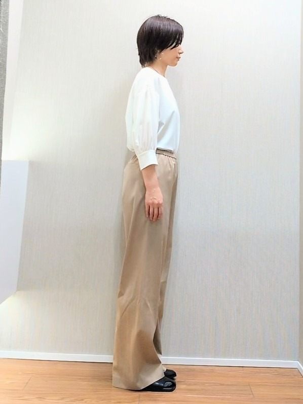 ミズタさんの「UNTITLED｜【楽にきれい見え/体型カバー】パフスリーブジャージトップス」を使ったコーディネート