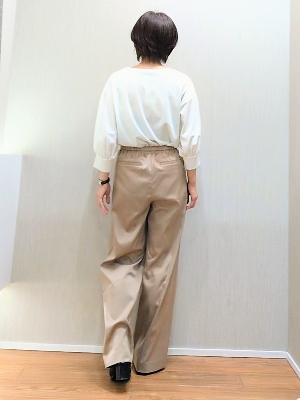 ミズタさんの「UNTITLED｜【楽にきれい見え/体型カバー】パフスリーブジャージトップス」を使ったコーディネート