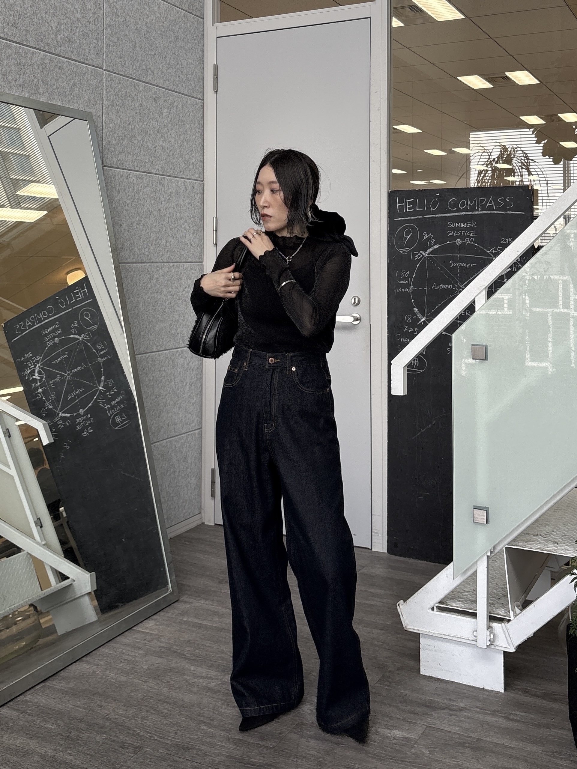 kotakiさんの「INDIVI｜シアーラメハイネックカットソー」を使ったコーディネート