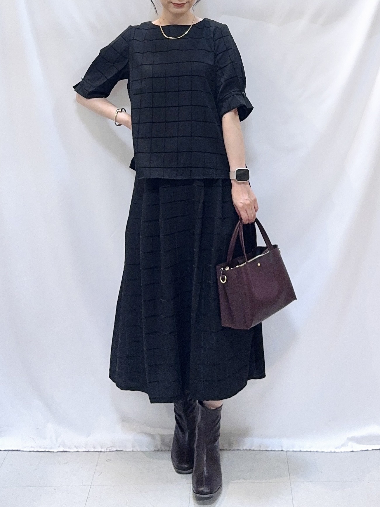 𝐇𝐢𝐫𝐨𝐦𝐢さんの「SHOO･LA･RUE｜【セットアップ可/S-LL】夏でも感じられる秋気分 モールチェックタックスリーブ ブラウス」を使ったコーディネート