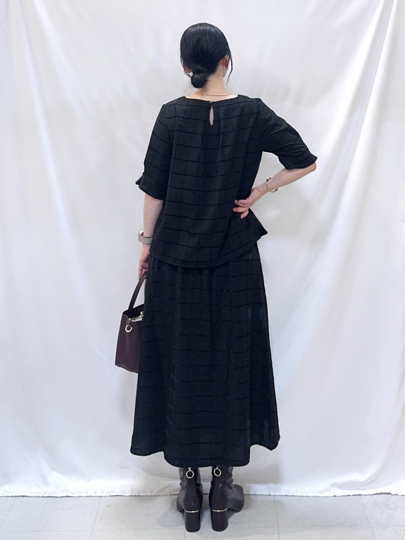 𝐇𝐢𝐫𝐨𝐦𝐢さんの「SHOO･LA･RUE｜【セットアップ可/S-LL】夏でも感じられる秋気分 モールチェックタックスリーブ ブラウス」を使ったコーディネート