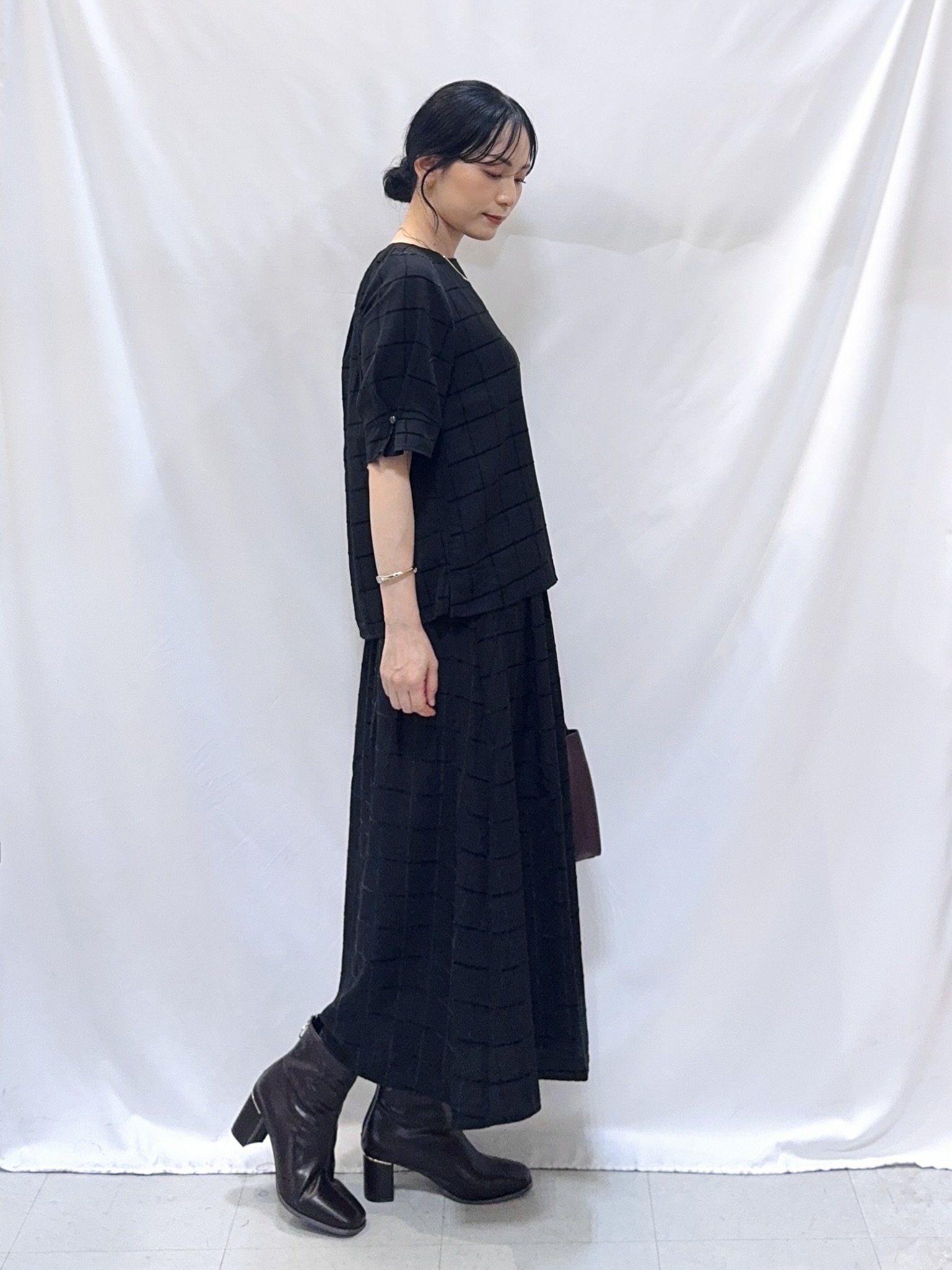 𝐇𝐢𝐫𝐨𝐦𝐢さんの「SHOO･LA･RUE｜【セットアップ可/S-LL】夏でも感じられる秋気分 モールチェックタックスリーブ ブラウス」を使ったコーディネート
