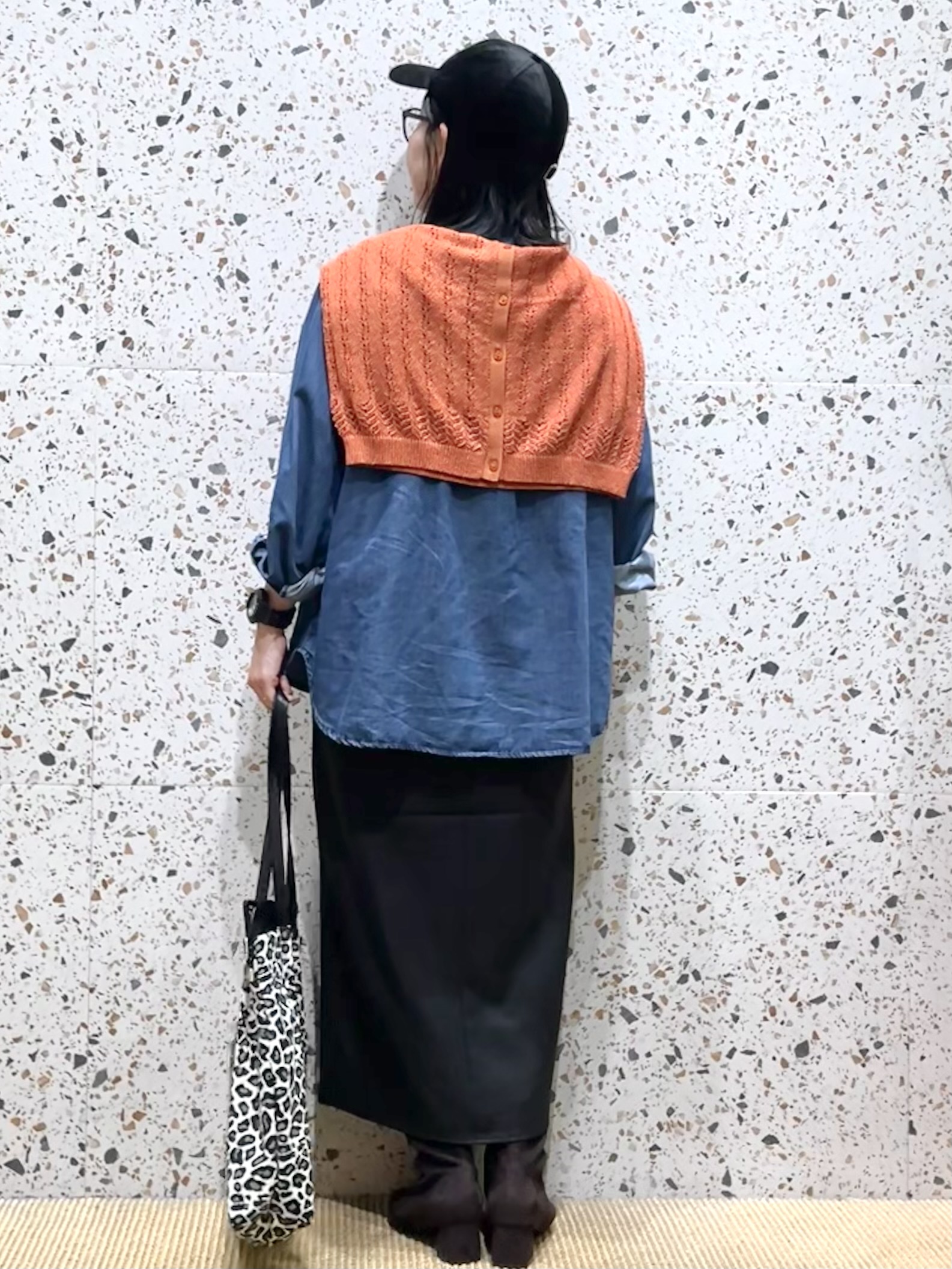 シゲリさんの「OPAQUE.CLIP｜＜ニットスカーフ付き＞透かし編みカーディガン【洗濯機ＯＫ】」を使ったコーディネート