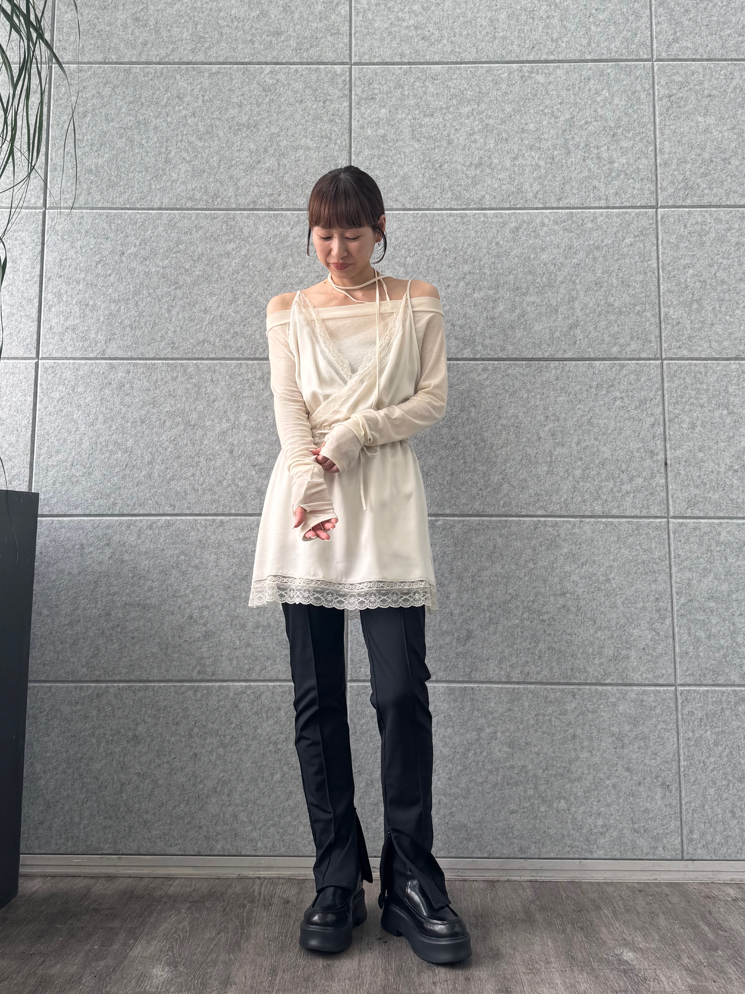 designer yukaさんの「CODE A｜lace trim slip dress」を使ったコーディネート