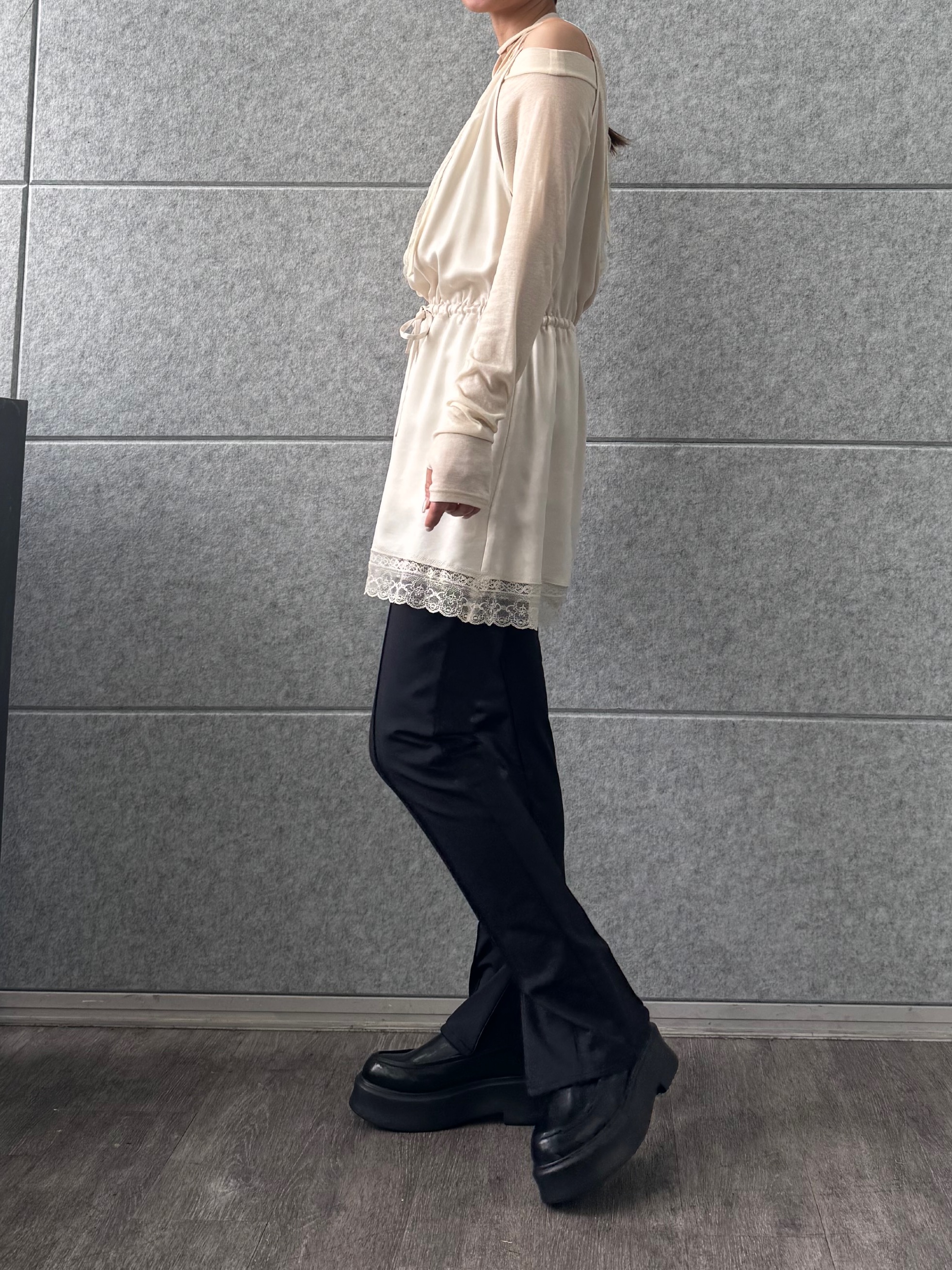 designer yukaさんの「CODE A｜lace trim slip dress」を使ったコーディネート
