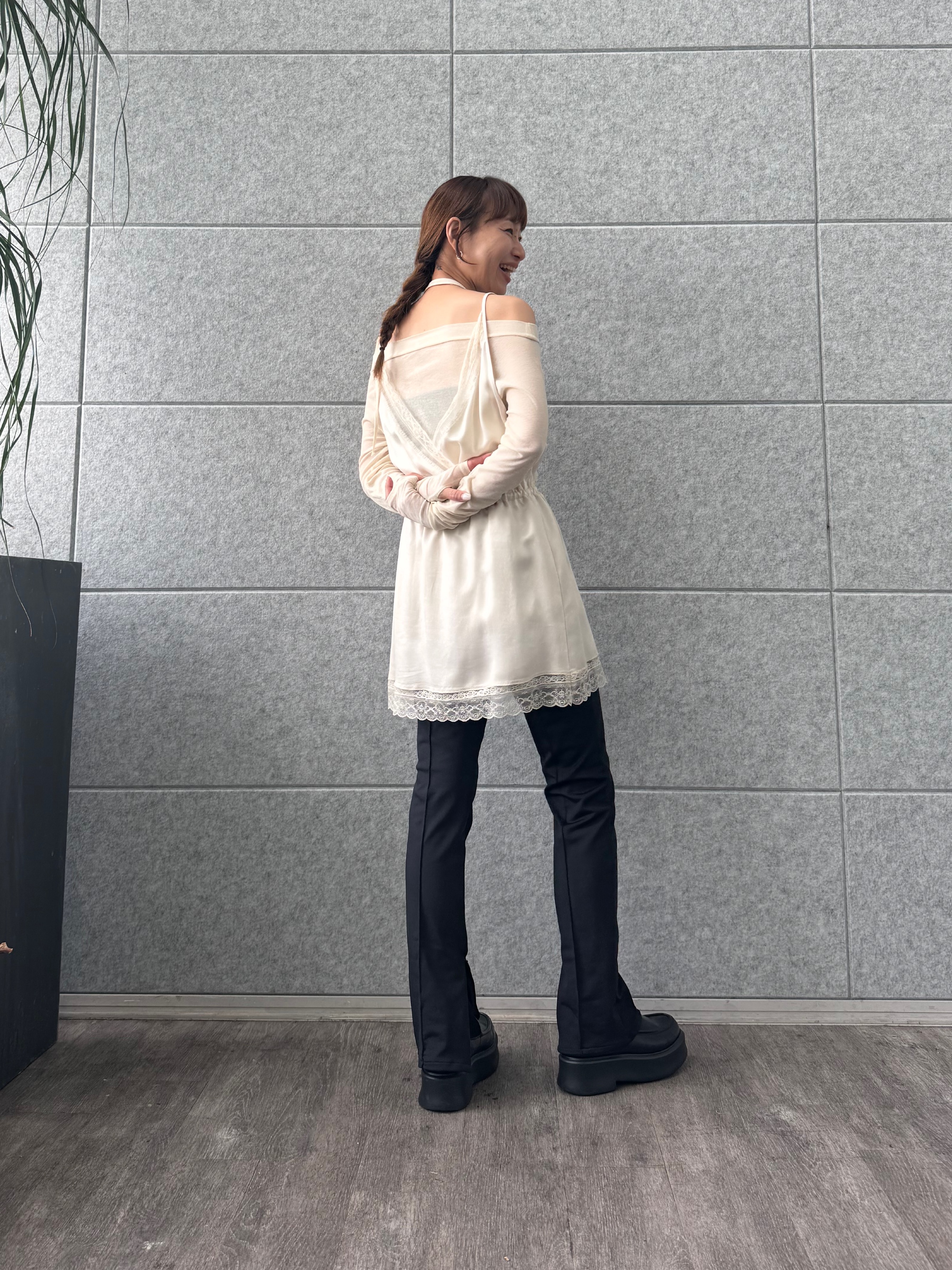 designer yukaさんの「CODE A｜lace trim slip dress」を使ったコーディネート