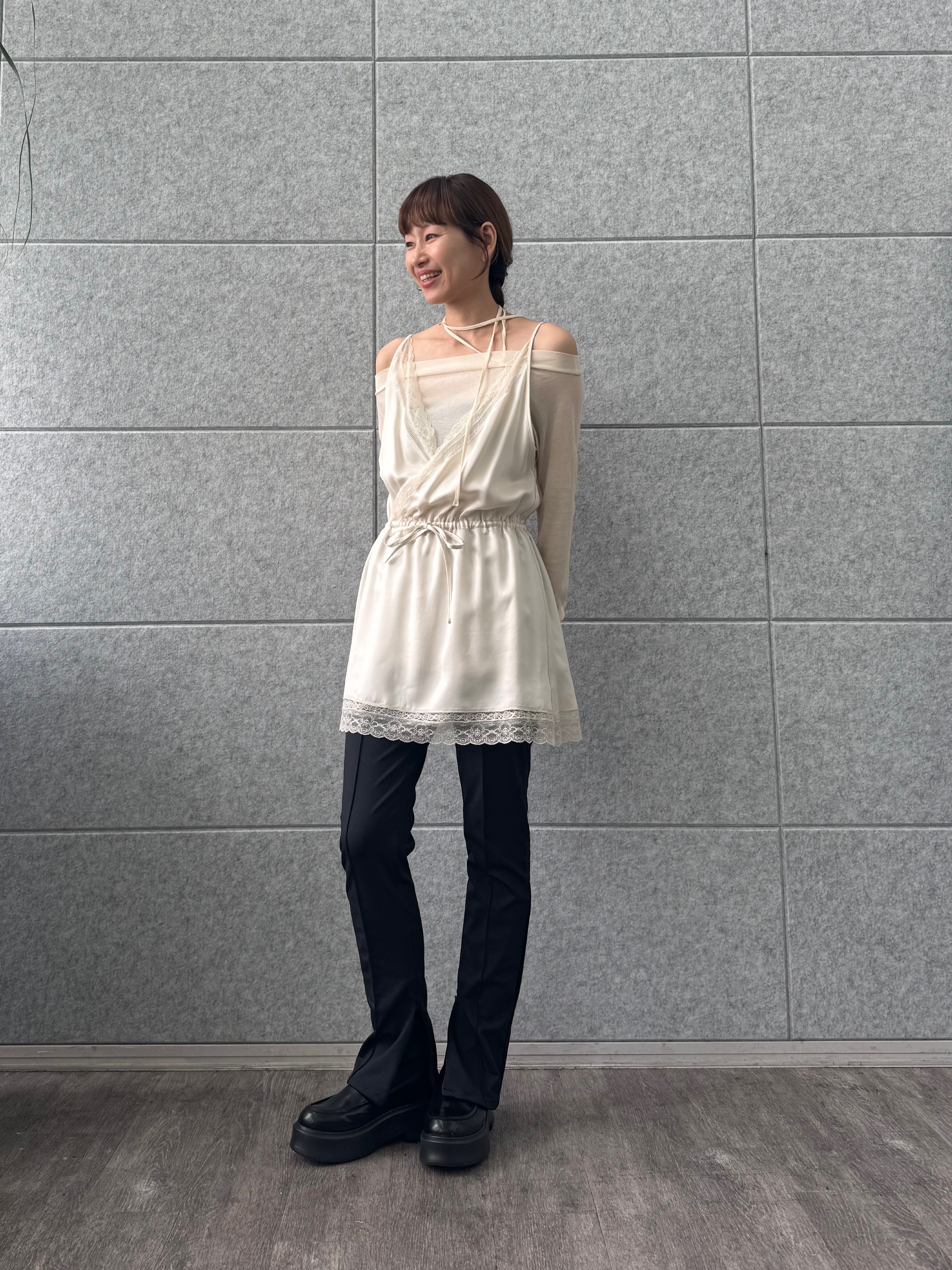 designer yukaさんの「CODE A｜lace trim slip dress」を使ったコーディネート