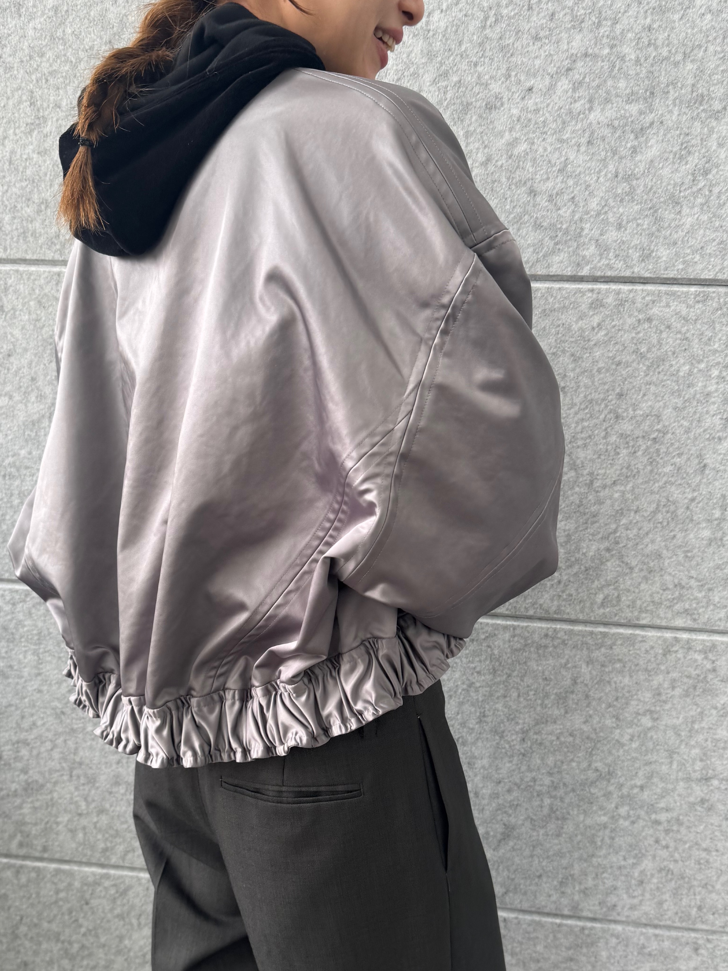 designer yukaさんの「CODE A｜【Re】satin bomber jacket」を使ったコーディネート