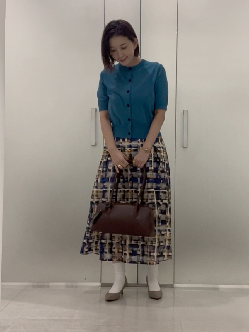 まどかさんの「UNTITLED｜【すっきり秋羽織り/前開きボタン】ドライタッチ5分袖カーディガン」を使ったコーディネート