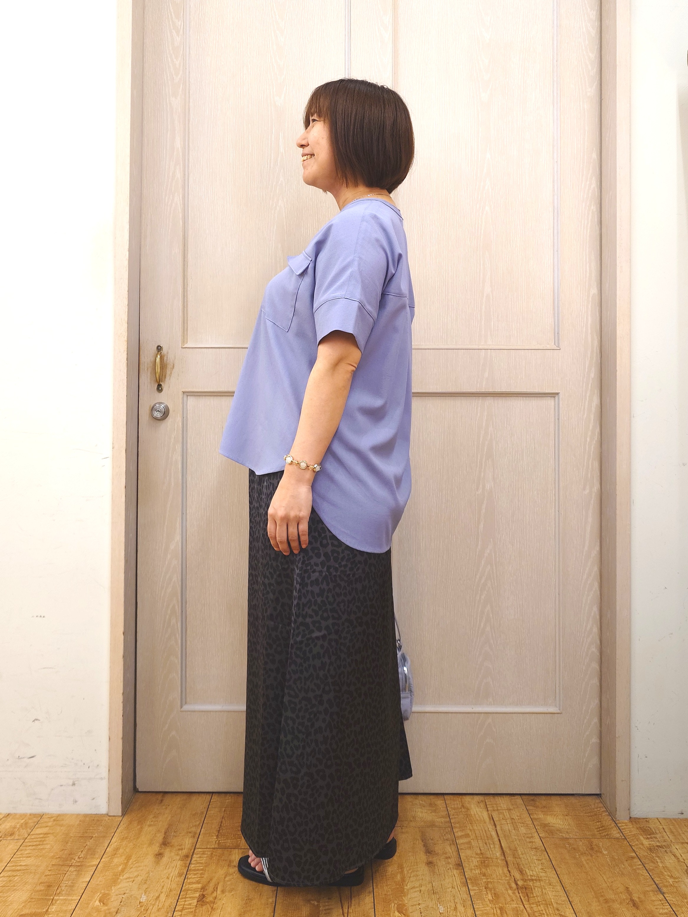 とろろさんの「SHOO･LA･RUE｜【洗濯後しわになりにくい/ひんやり/UV/吸水速乾】Wポケットが目を引く オンオフ使えるスキッパーブ」を使ったコーディネート