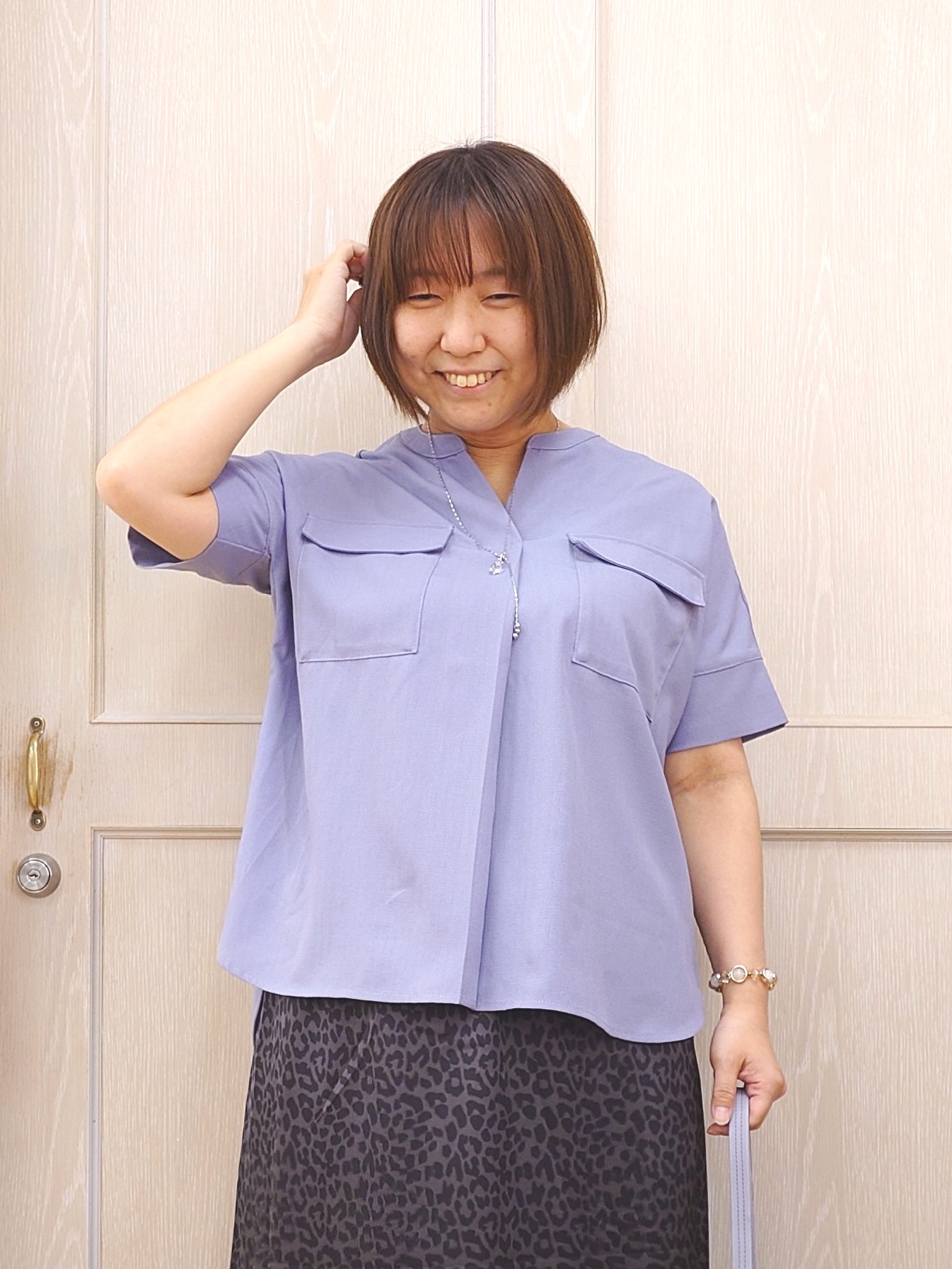 とろろさんの「SHOO･LA･RUE｜【洗濯後しわになりにくい/ひんやり/UV/吸水速乾】Wポケットが目を引く オンオフ使えるスキッパーブ」を使ったコーディネート