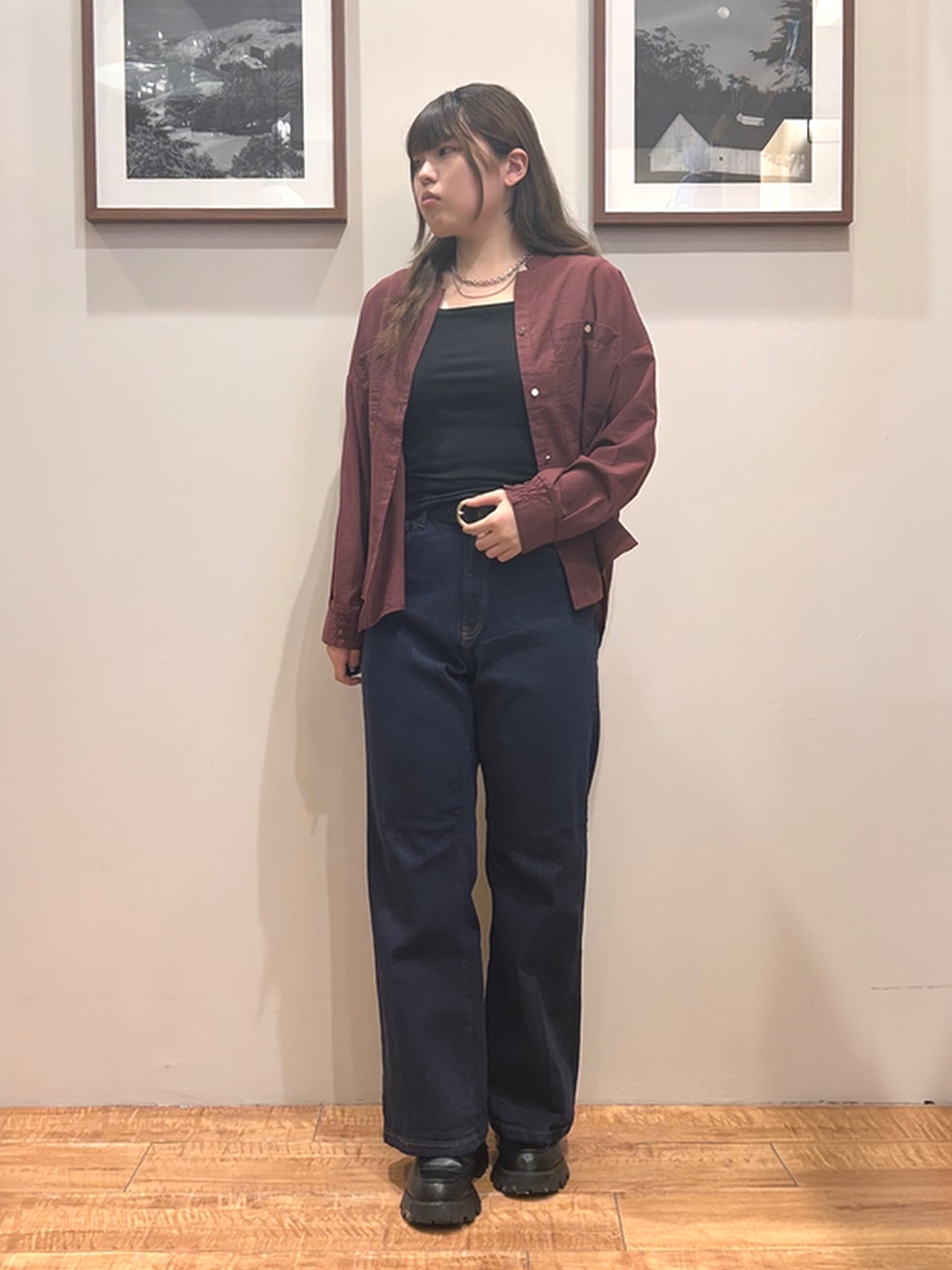 ユキトさんの「SHOO･LA･RUE｜【洗濯後しわになりにくい/S-LL】キーネック金ボタンポケットシャツ」を使ったコーディネート