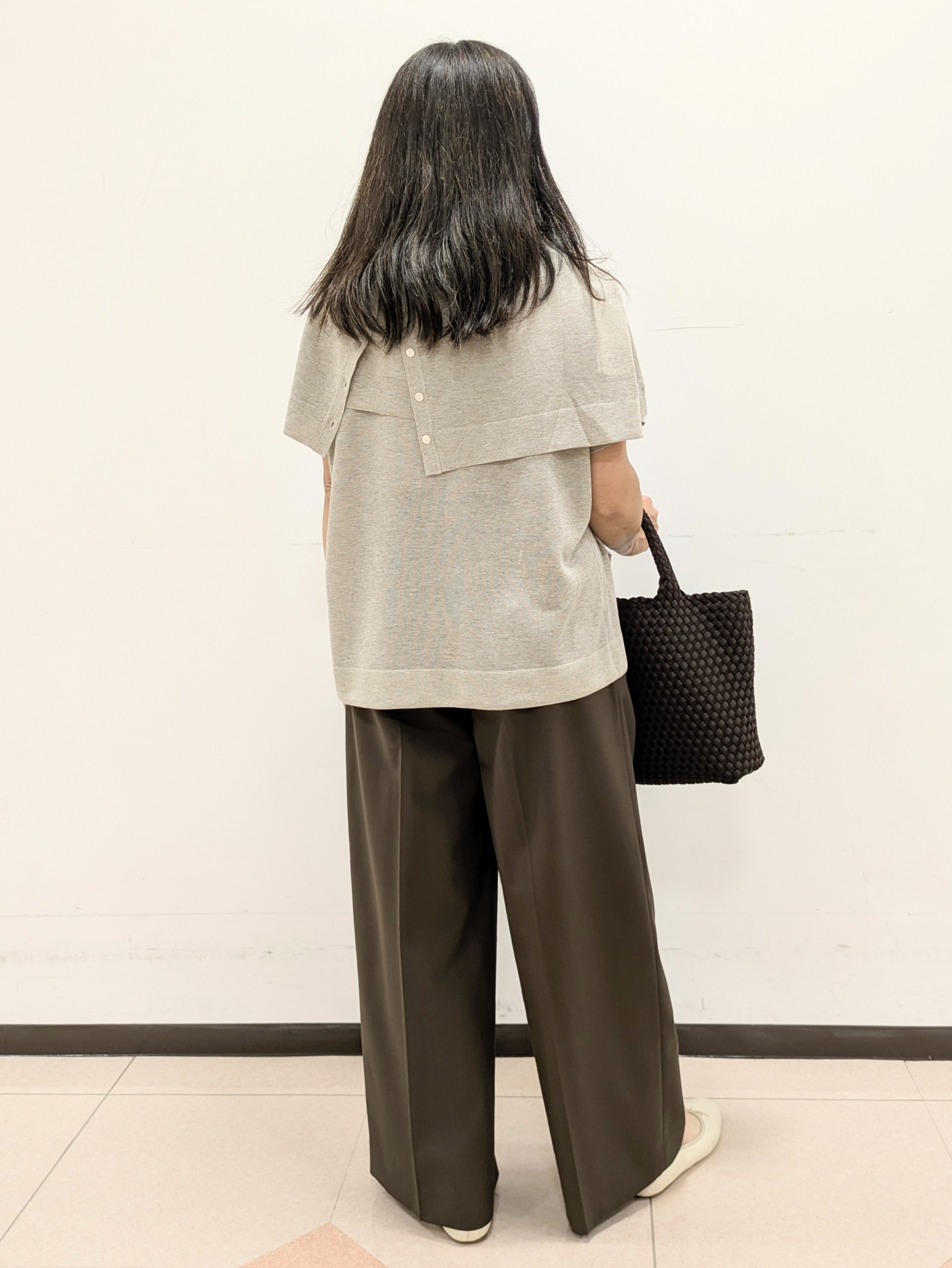 ともさんの「UNTITLED｜【アンサンブル可/品のある透け感】Tシャツ風ニットトップス」を使ったコーディネート