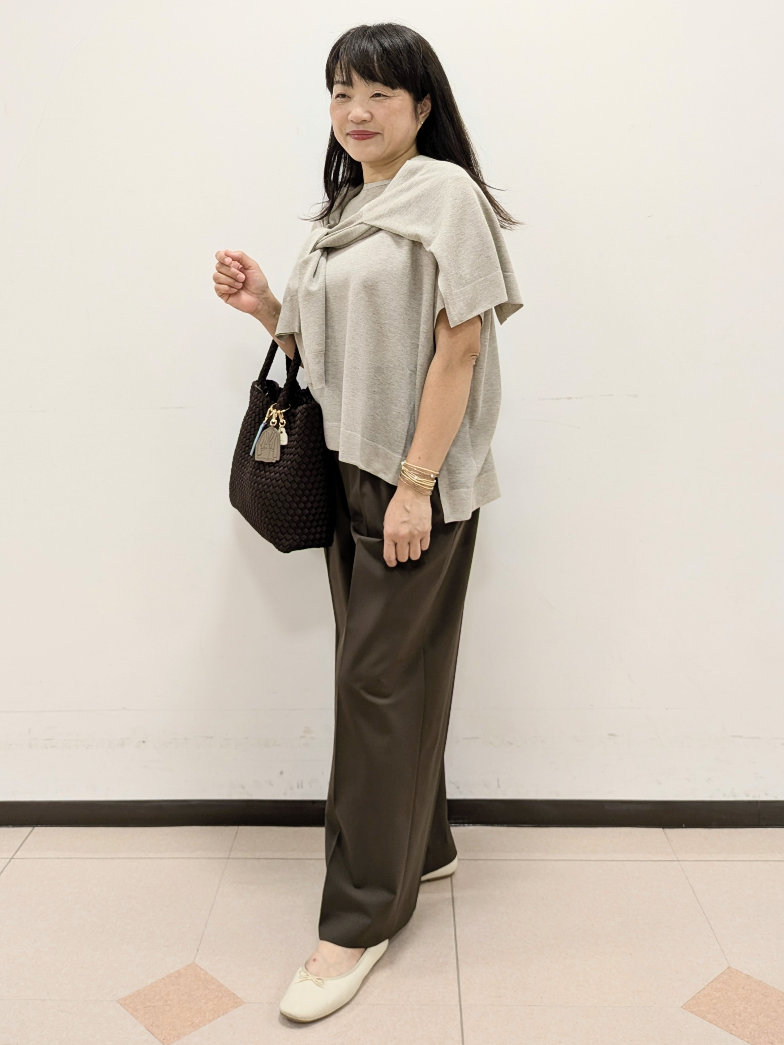 ともさんの「UNTITLED｜【アンサンブル可/品のある透け感】Tシャツ風ニットトップス」を使ったコーディネート