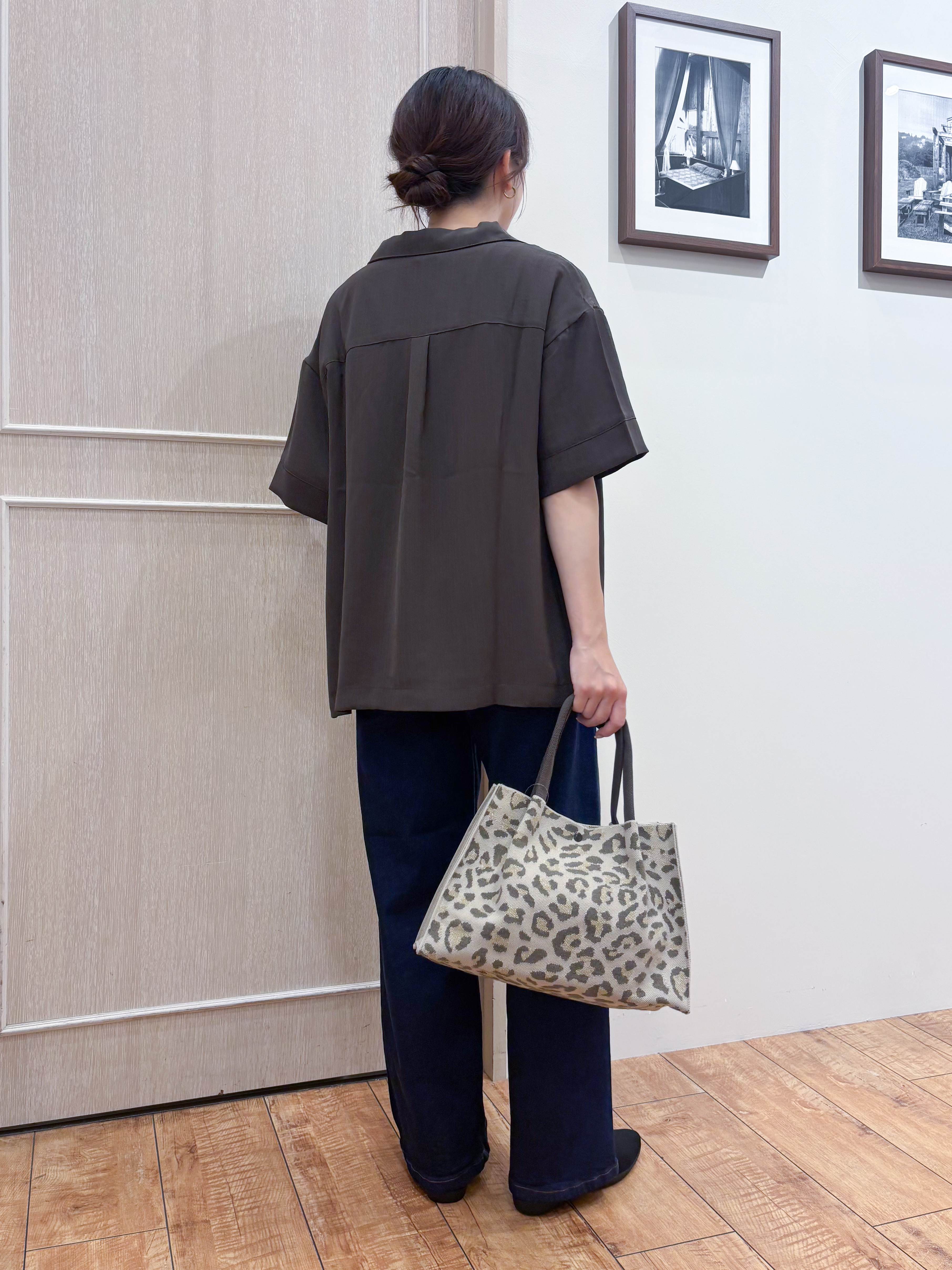 なみさんの「SHOO･LA･RUE｜【通気性〇/UV/S-LL】洗濯後しわになりにくい とろみストライプシャツ」を使ったコーディネート